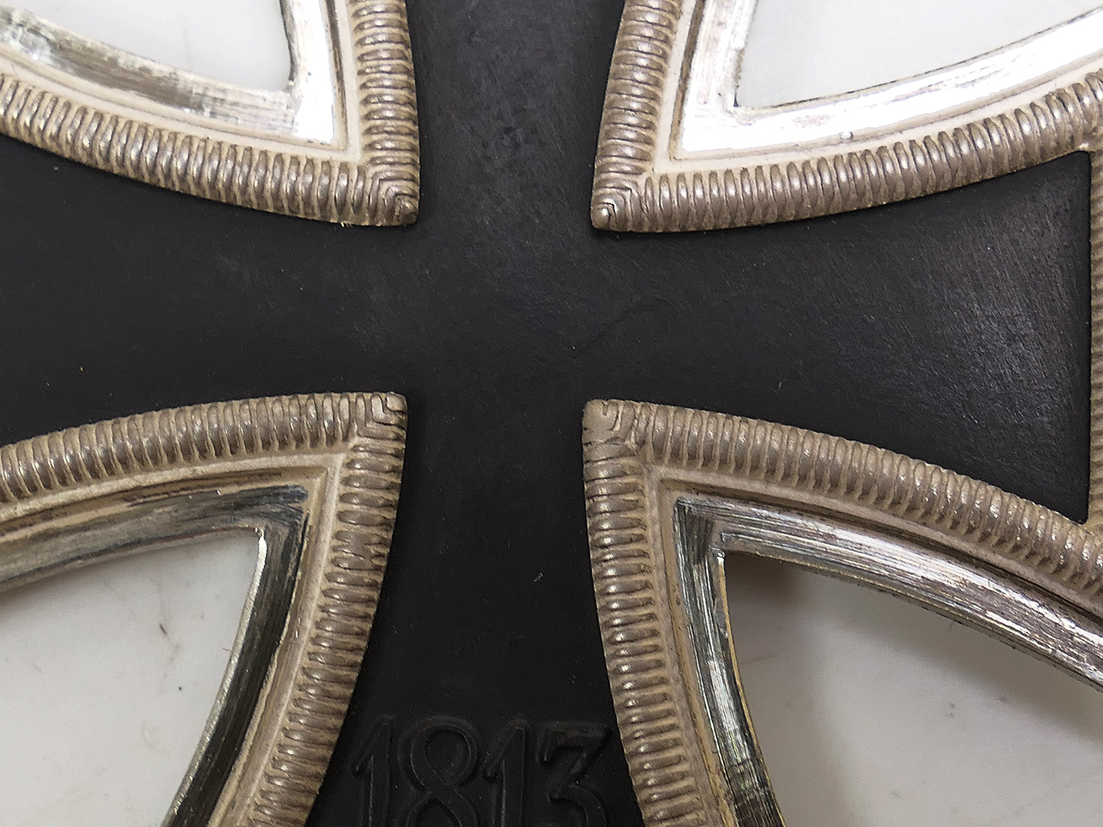 Wehrmacht Knight’s Cross of the Iron Cross L/12 C.E. Juncker 800-part silver museum replica