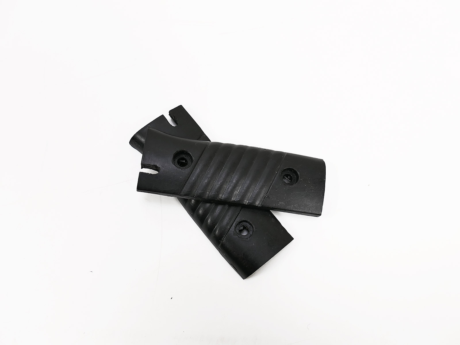 1 pair of grip scales for the K98 bayonet – spare part for the SG M84/98 sidearm