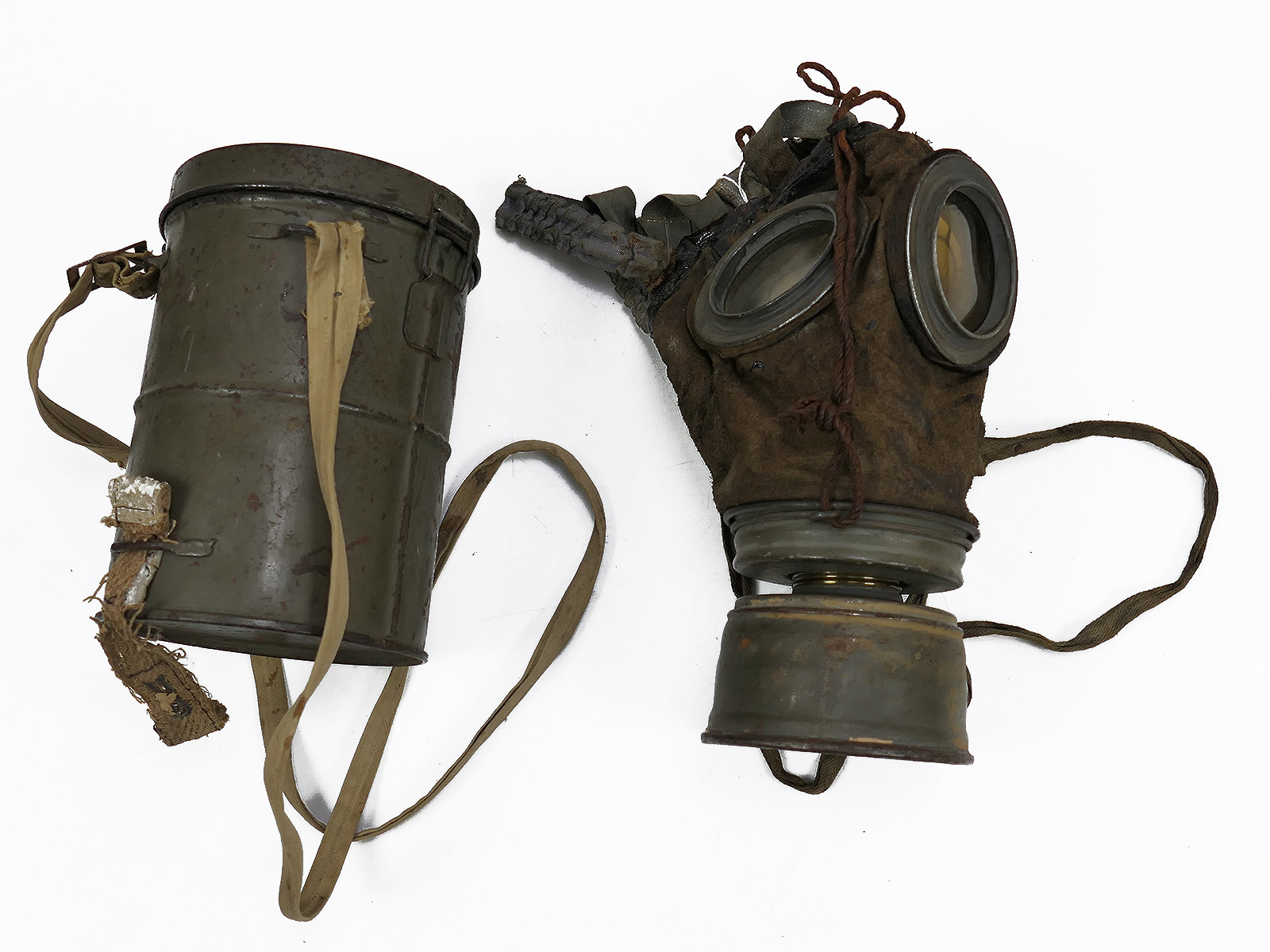 WK1 Original Leather Gas Mask M17 + Filter in Original Carry Case – COLLECTION BATTLE WORN