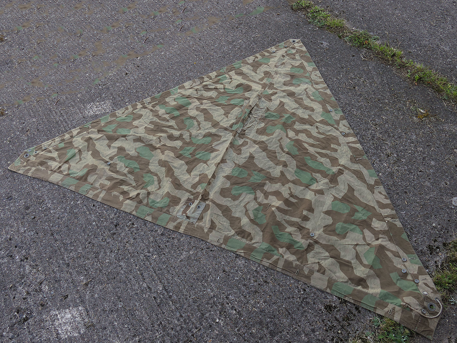 Original Wehrmacht M31 tent canvas, splinter camouflage, camouflage tent fabric, manufacturer’s mark: BATTLE WORN