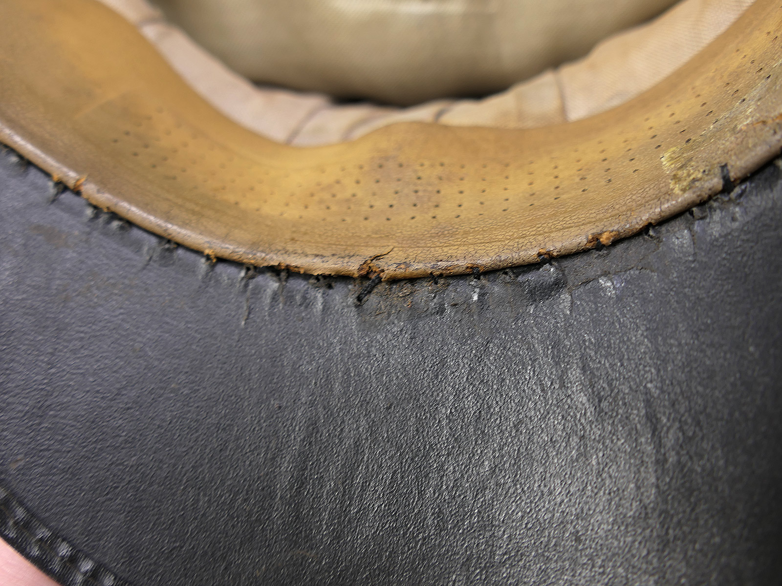 Original LUFTWAFFEN officer’s peaked cap with hand-embroidered details – COLLECTION