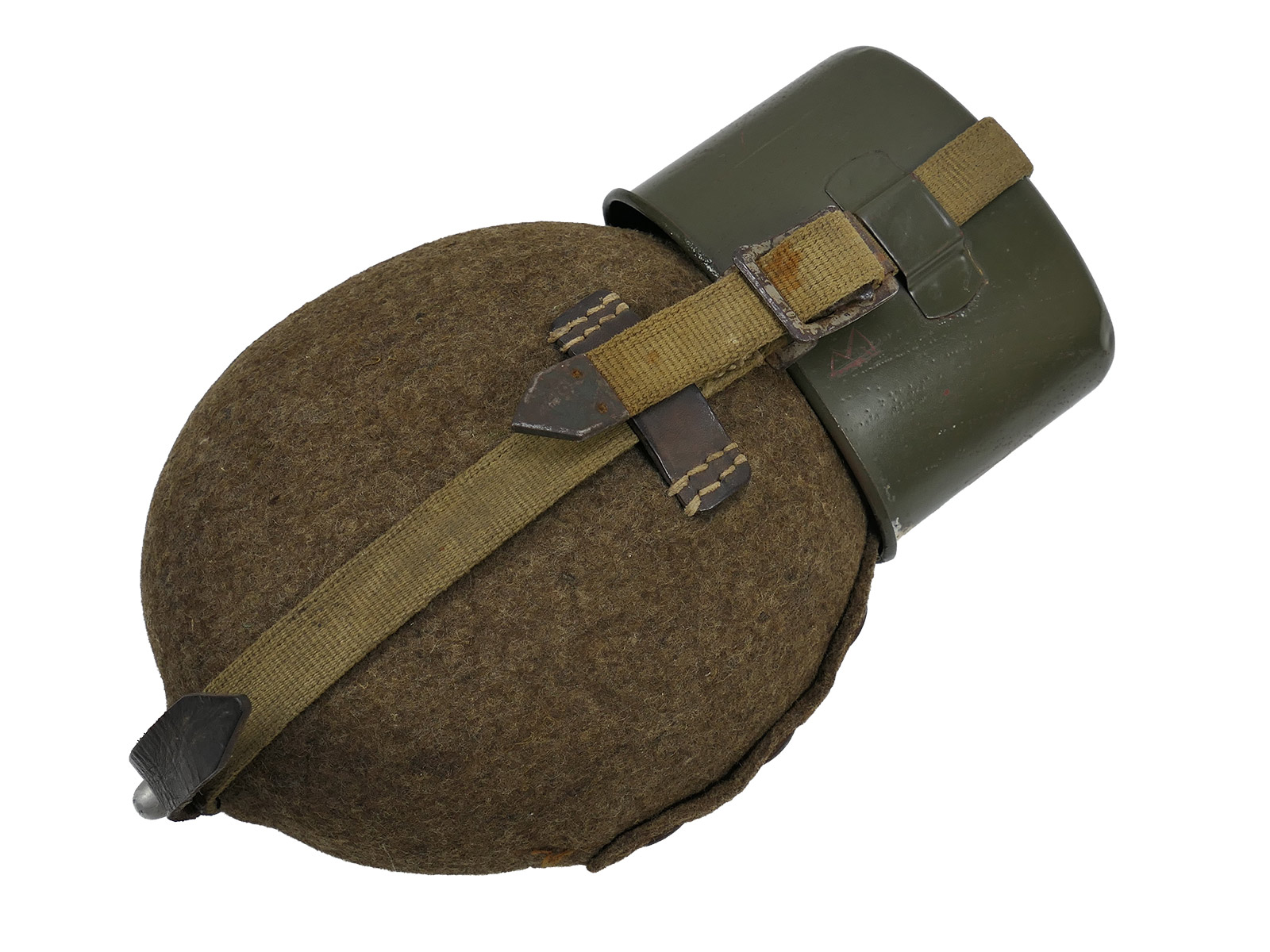 Wehrmacht MN42 canteen with steel cup – TOP COLLECTION, BATTLE-WORN
