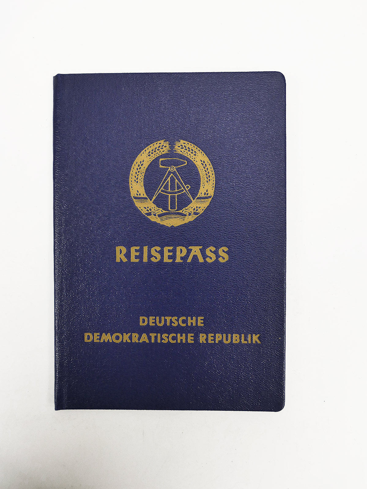 1x Original DDR BLANKO Passport German Democratic Republic Ostalgie