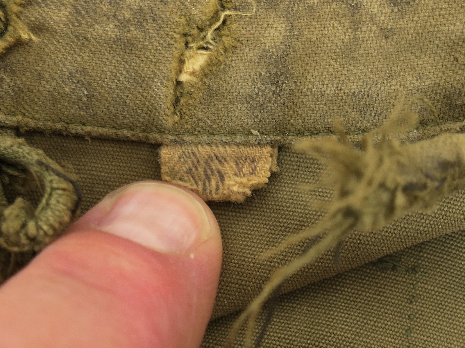 Original US Army WW2 M-1943 Field Jacket, size 36R, BATTLE WORN