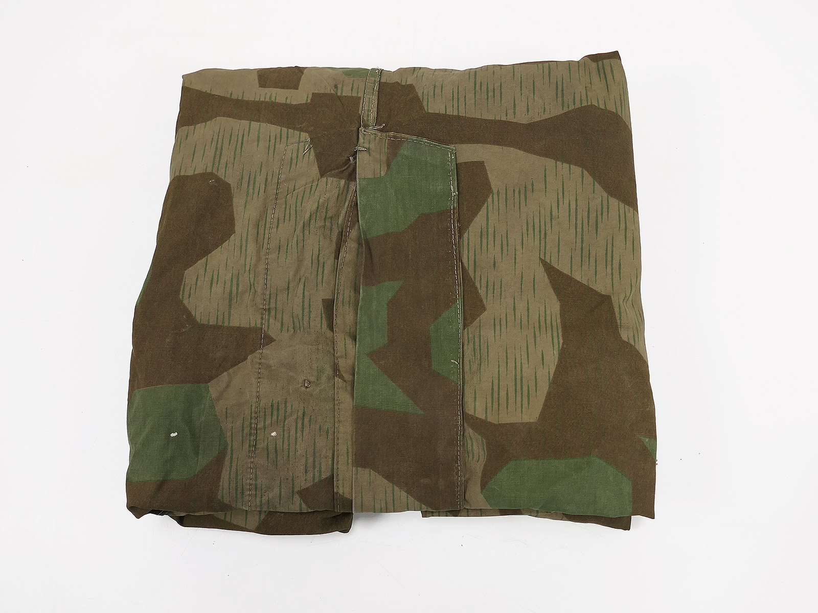 Original Wehrmacht M31 tent canvas, splinter camouflage, camouflage tent fabric, manufacturer’s mark: BATTLE WORN