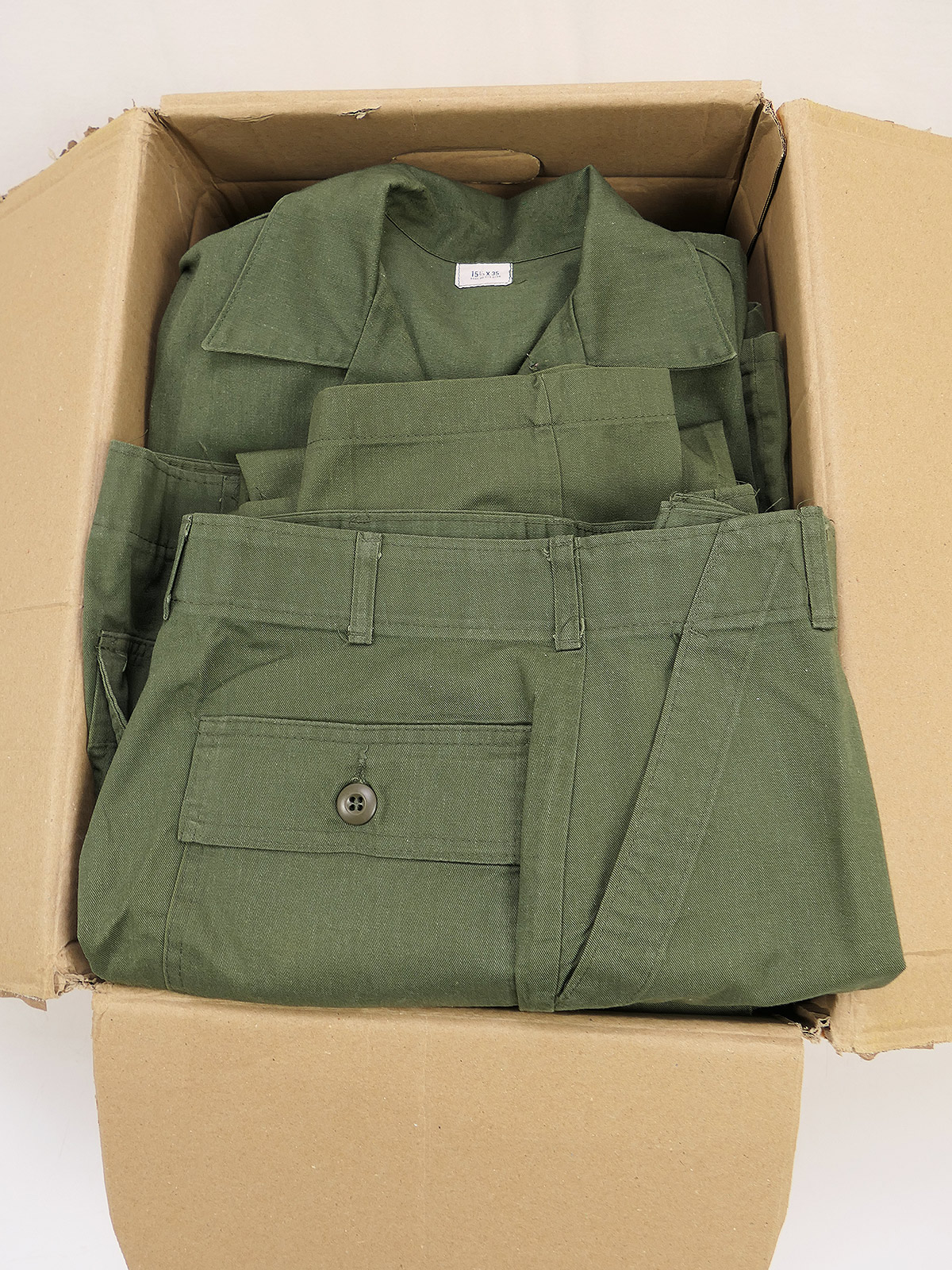 Lot comprising 16 US Army Utility Shirts (OG107) + 2 pairs of field trousers from the 1980s – MIXED