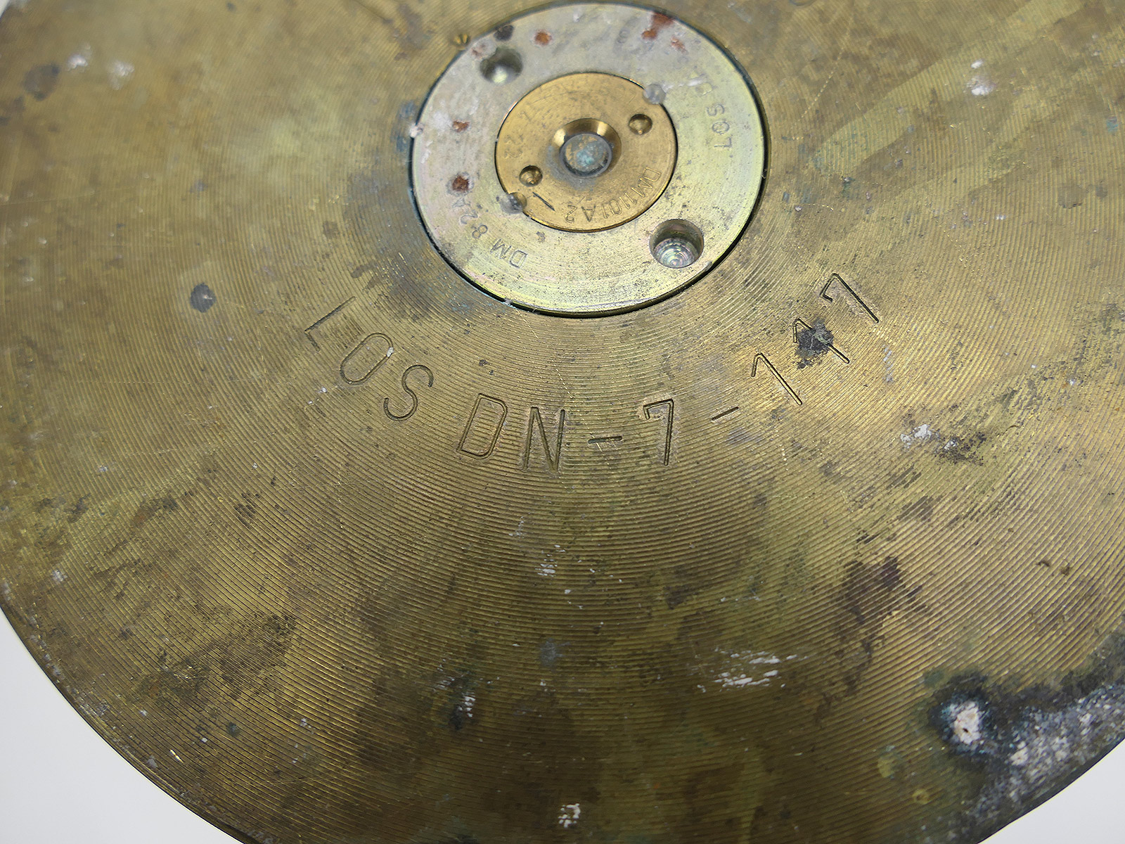 Original 105mm brass cartridge case – tank-themed decorative umbrella stand – COLLECTION