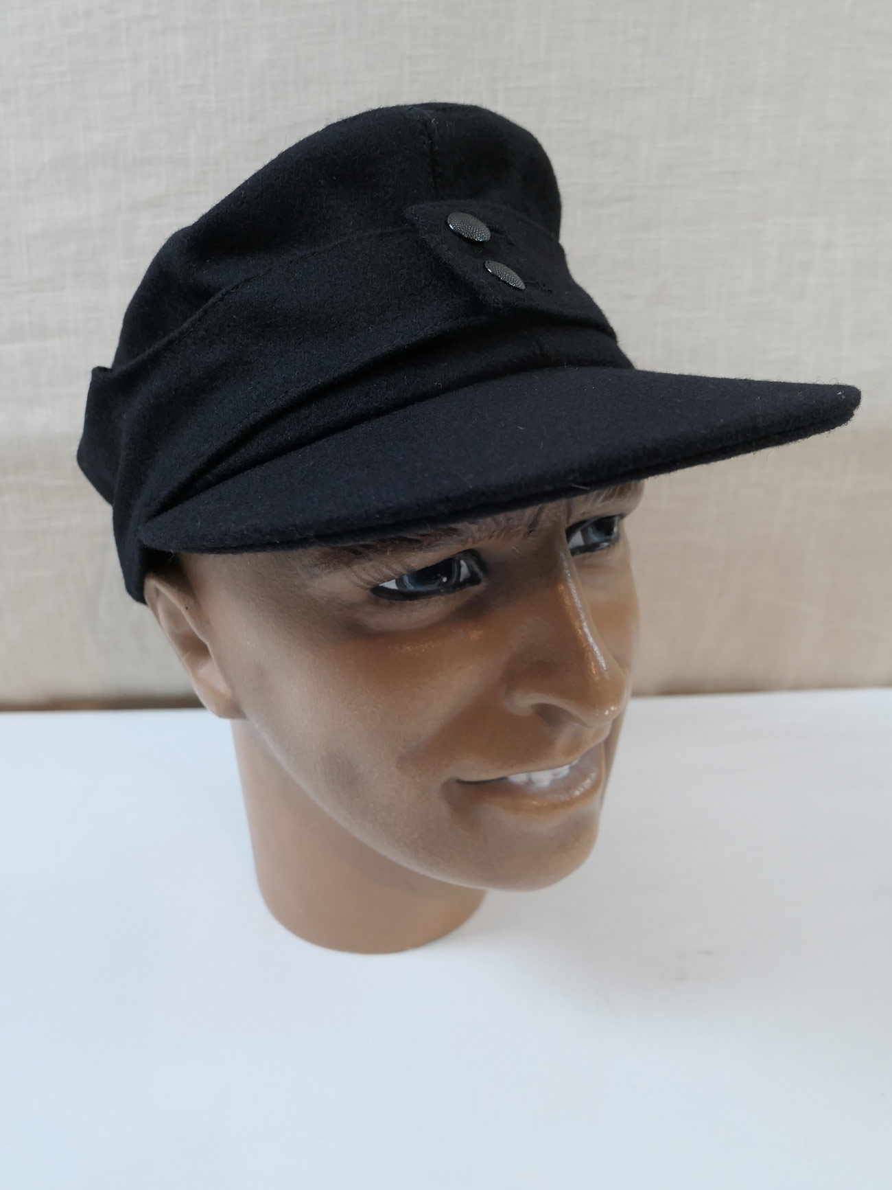 P1310001 Wehrmacht M43 field cap tank black tank cap
