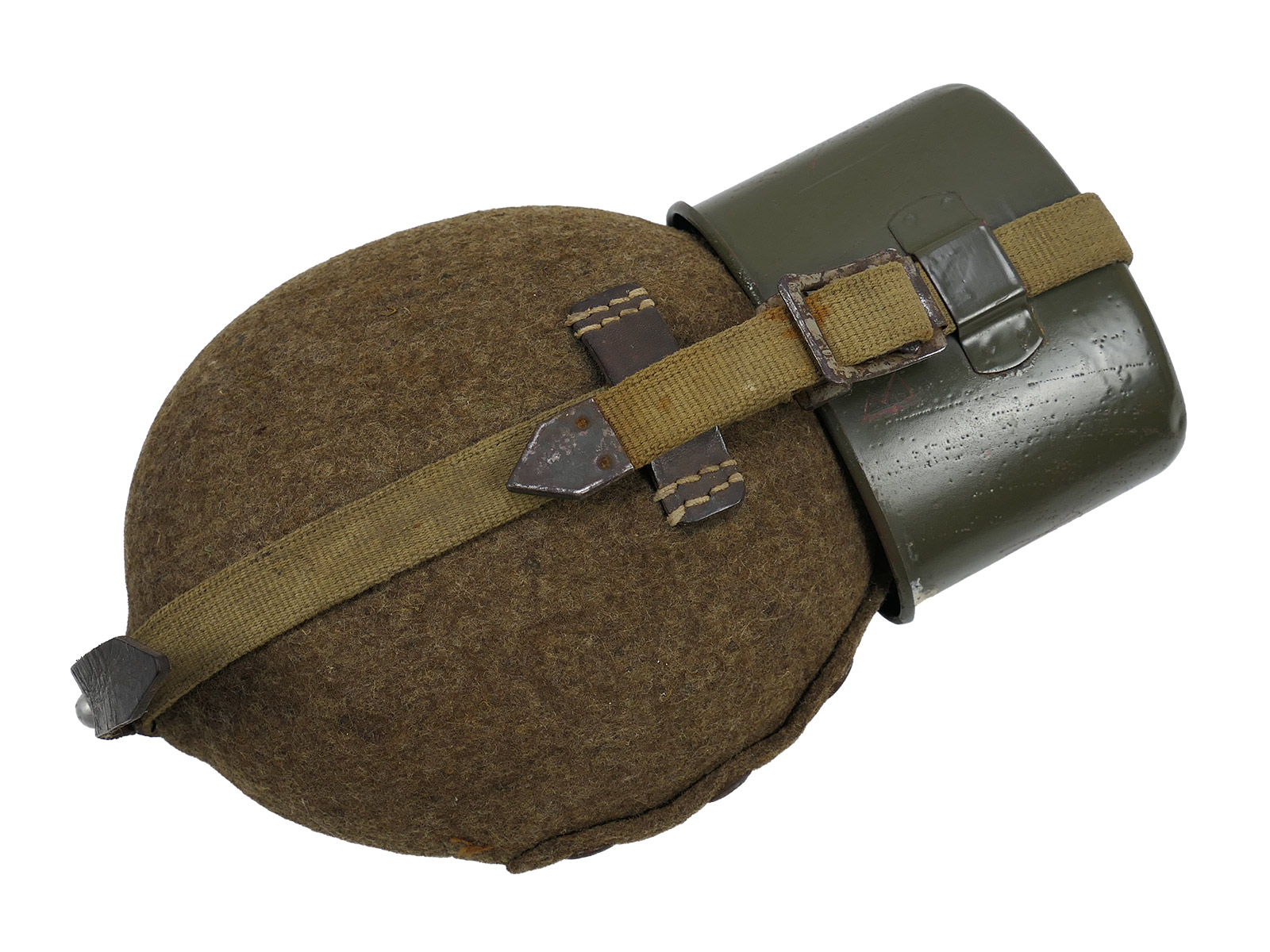 Wehrmacht MN42 canteen with steel cup – TOP COLLECTION, BATTLE-WORN