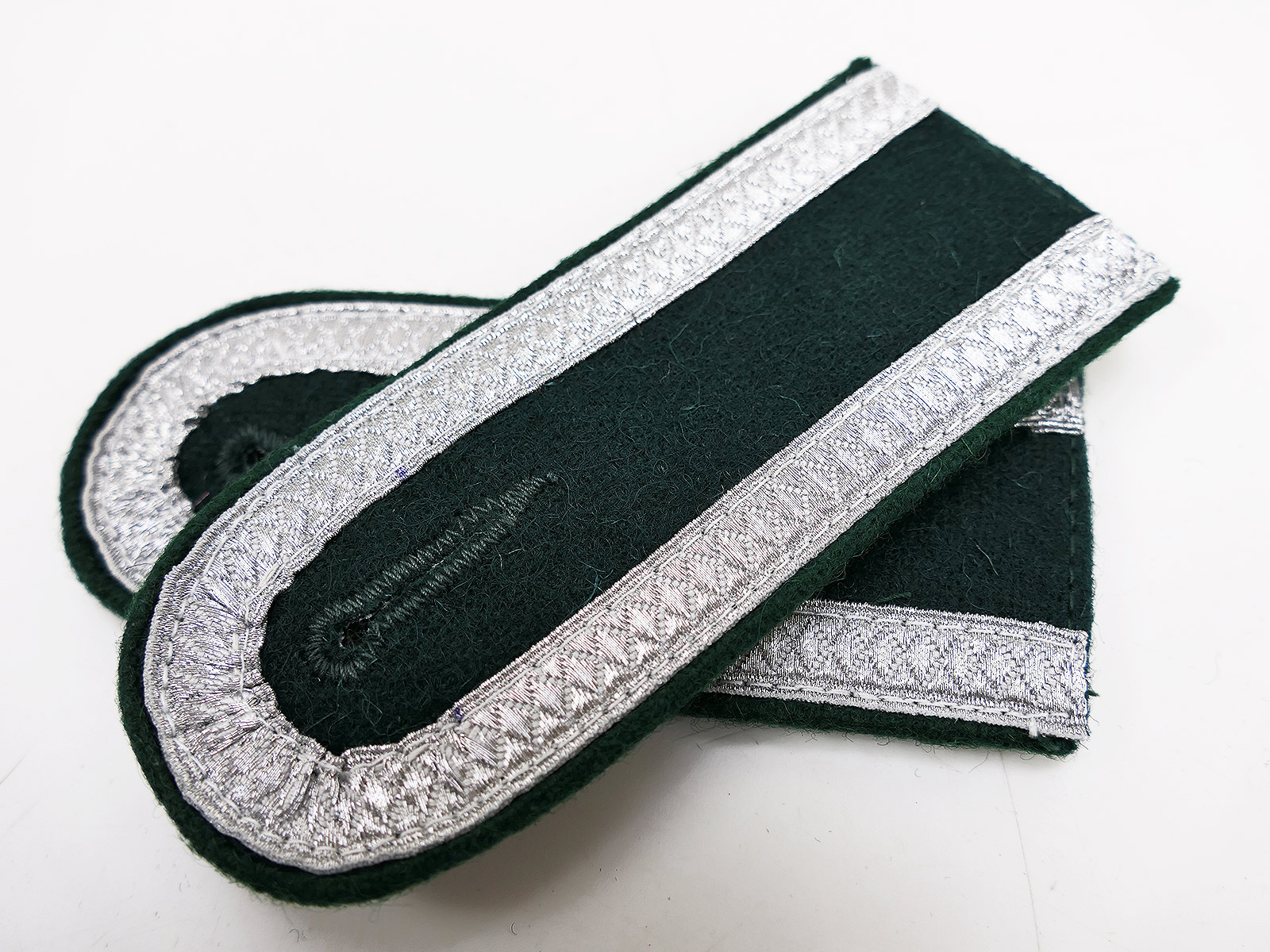 Wehrmacht M36 epaulettes for non-commissioned officers of the Mountain Infantry, for the M1936 field tunic