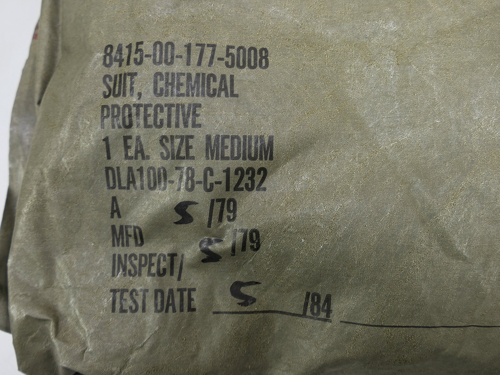 Flea market box, 15kg: Miliaria military assortment – US Army bags, spare parts, clothing, equipment, caps – VIEW