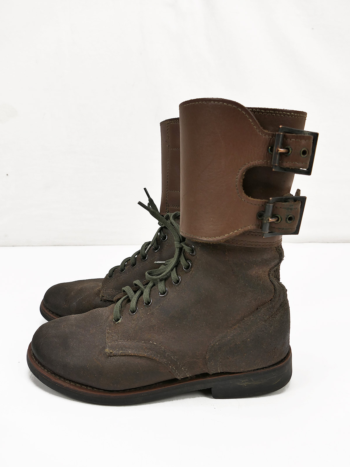 Single pair – VINTAGE US WW2 M-1943 Buckle Boots, Size 8, COLLECTION, BATTLE-WORN 