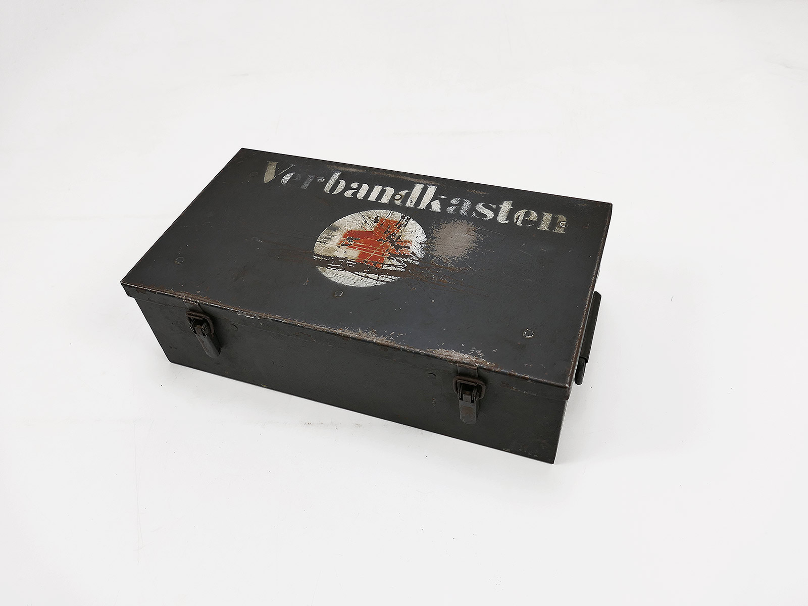 Wehrmacht Luftwaffe Red Cross first aid kit First aid kit with contents for motor vehicle VW82 VW166 trailer wagon Kettenkrad