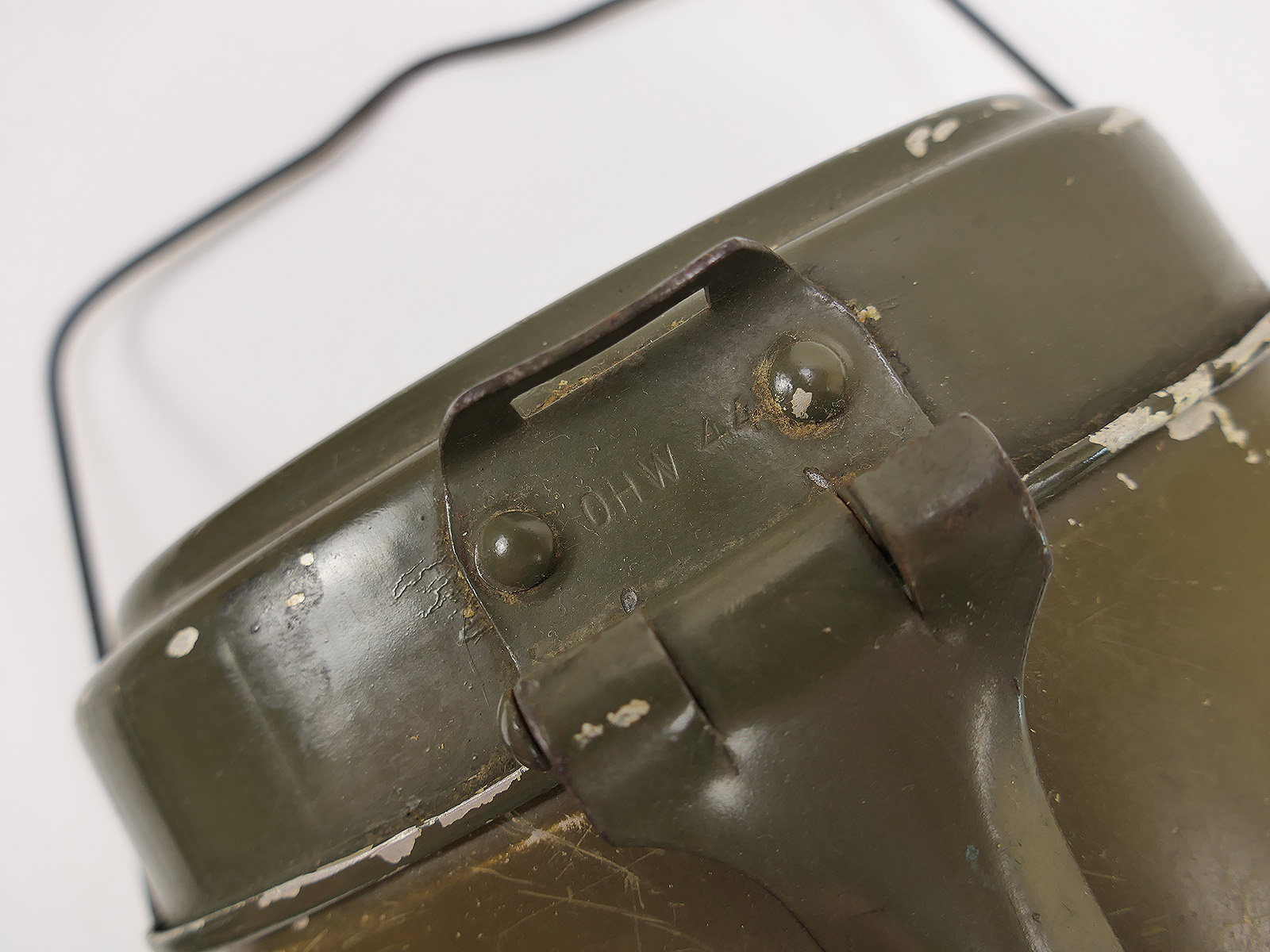 Wehrmacht cookware, manufacturer OHW 44, with leather strap – COLLECTION BATTLE WORN