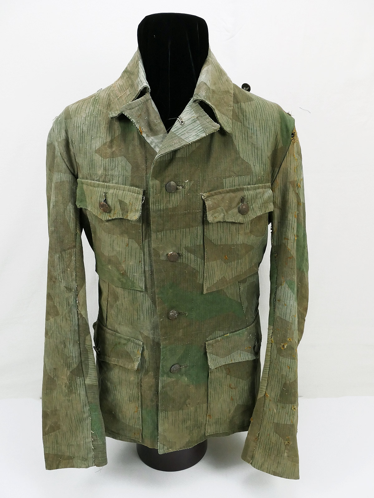 P1413517 Wehrmacht camouflage jacket front production splinter camouflage field jacket four-pocket skirt from museum liquidation