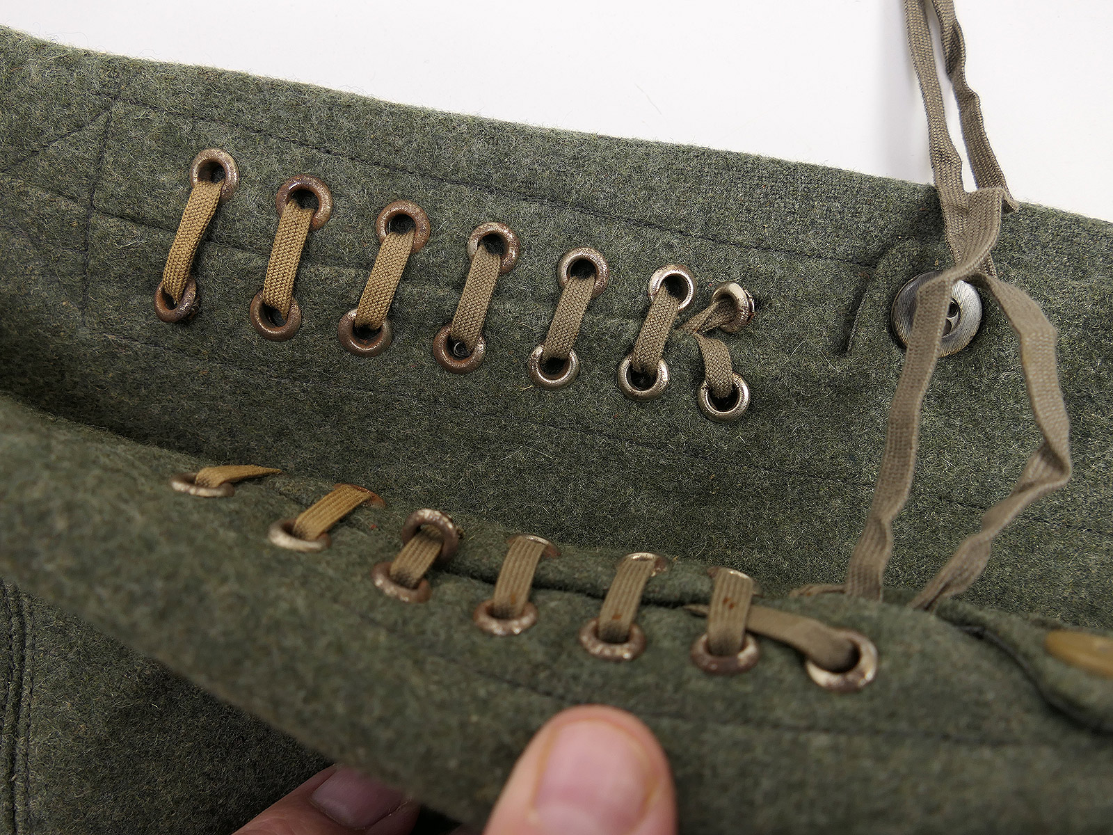 Original Wehrmacht Officer’s Field Jacket M36, Captain, Artillery, complete with breeches – COLLECTION