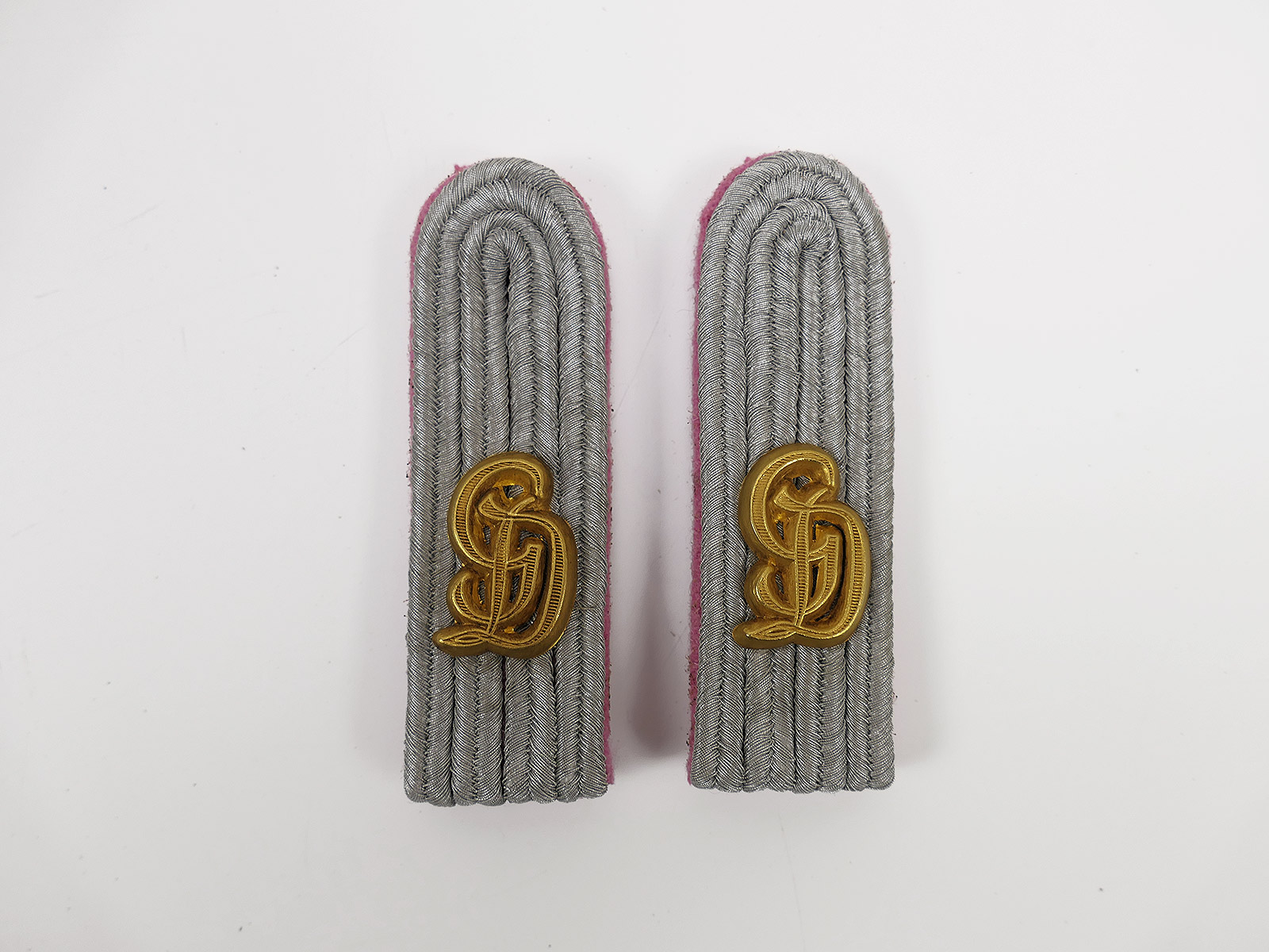 Shoulder epaulettes Great Germany Panzer Pink Officer with golden metal overlays for looping Shoulder epaulettes Great Germany Panzer Pink Officer with golden metal overlays for looping