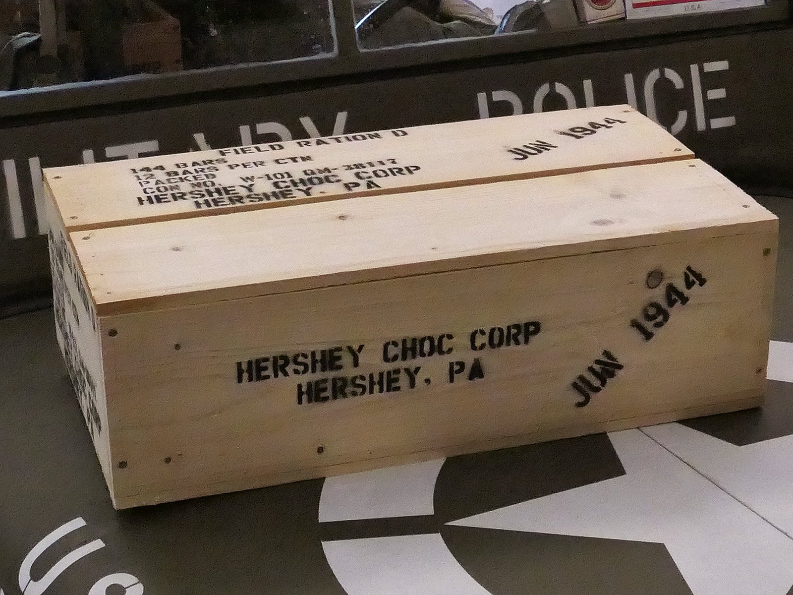 P1501683 US ARMY WW2 Rations Field Ration D wooden box rations chocolate 1944