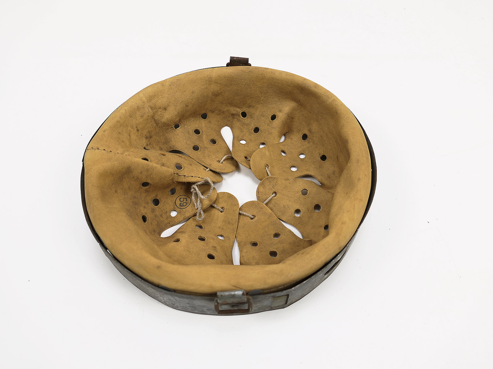 #198/ Wehrmacht steel helmet lining – antique interior lining for M35, M40 and M42 (59/66)