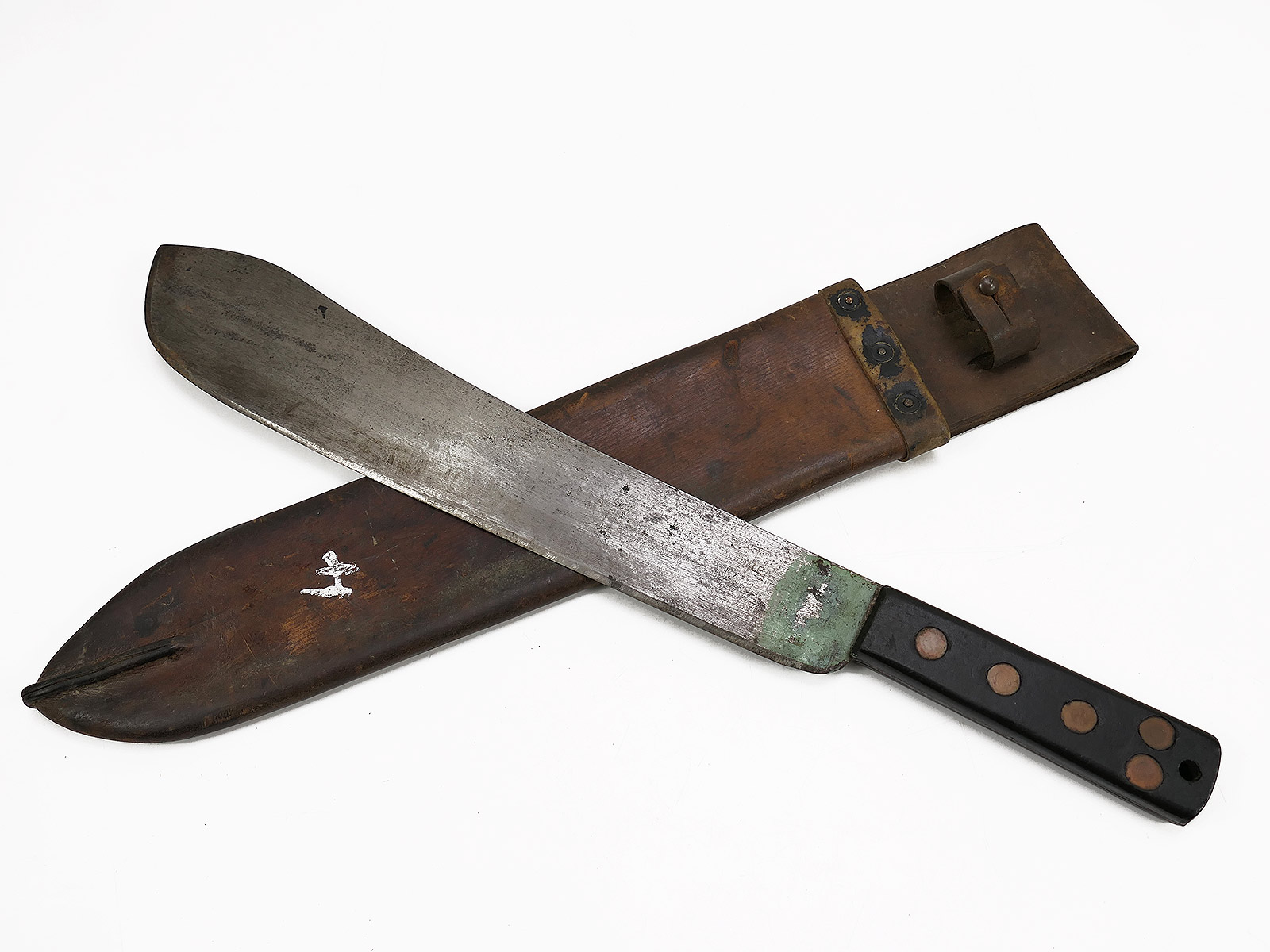 British Army GB WW2 Machete with leather sheath – BATTLE WORN COLLECTION