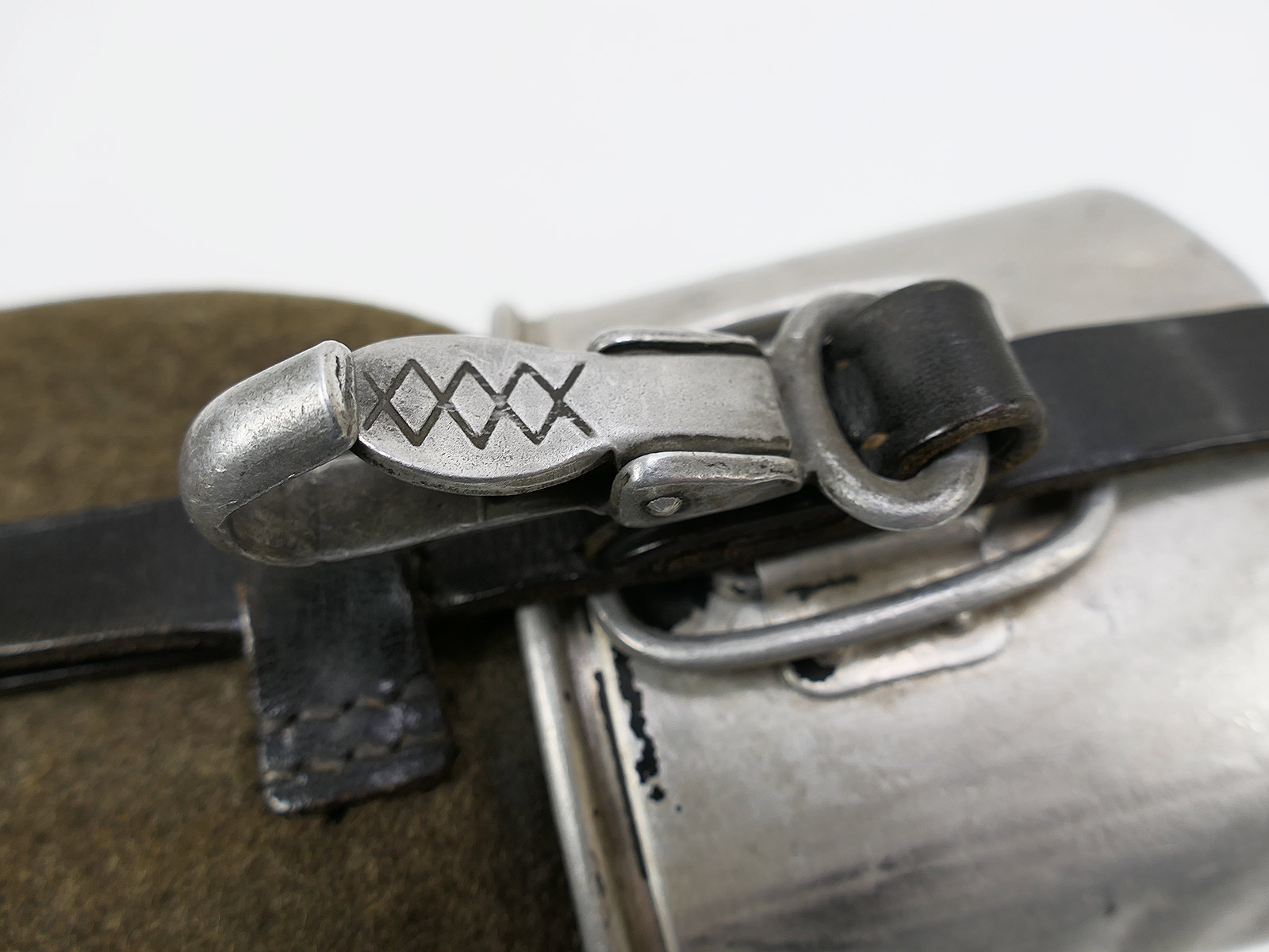 Wehrmacht ESB40 canteen with original aluminium cup WAL39  COLLECTION BATTLE WORN