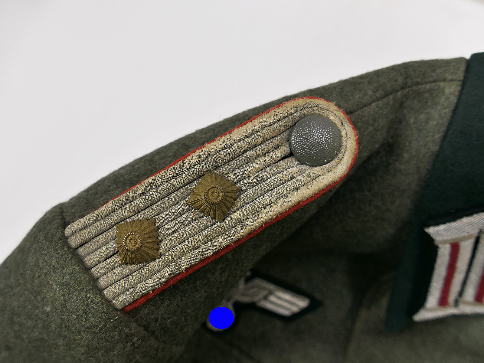 Original Wehrmacht Officer’s Field Jacket M36, Captain, Artillery, complete with breeches – COLLECTION