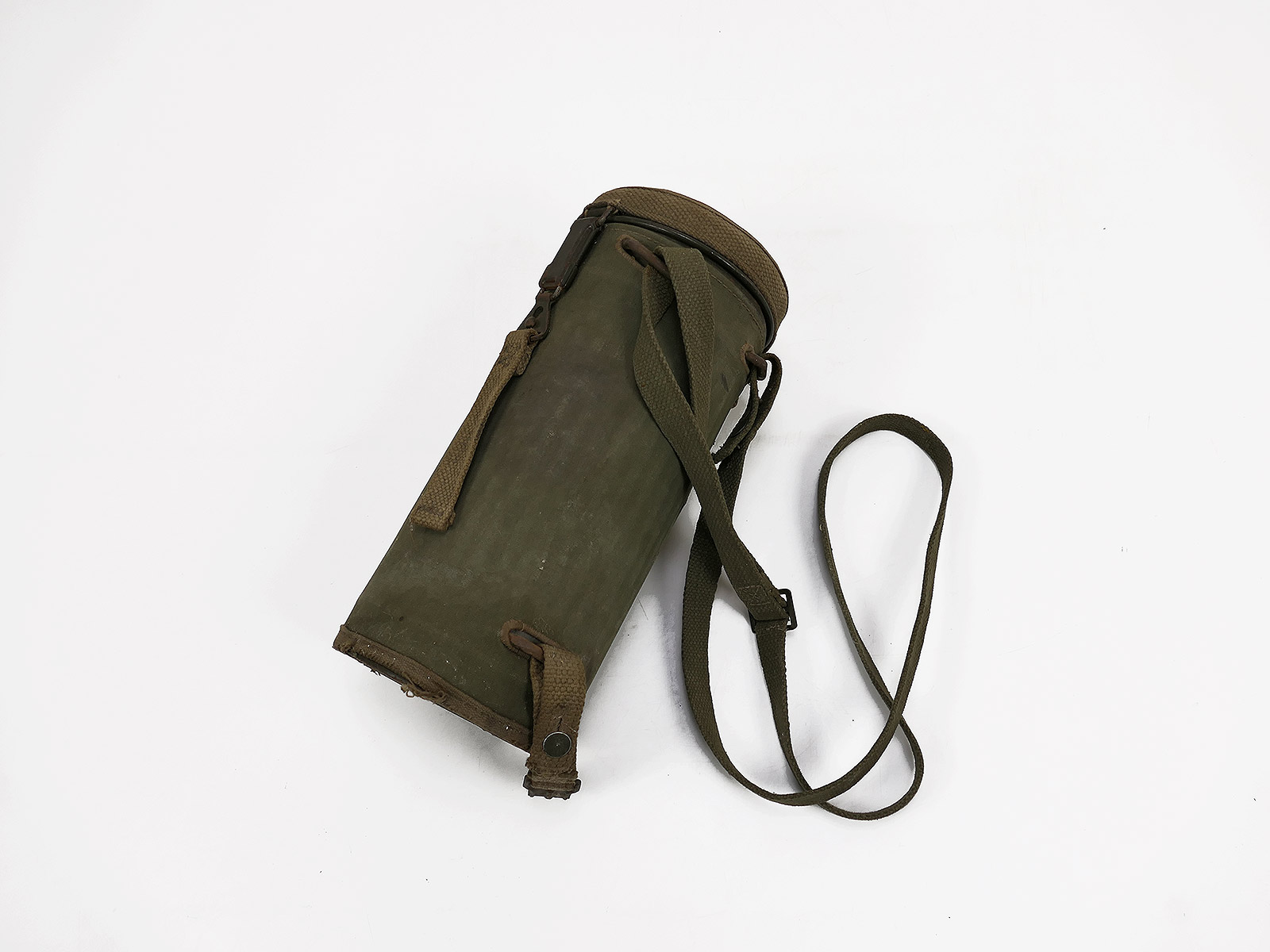 Original BW Bundeswehr gas mask can with strapping and fabric cover / rattle protection