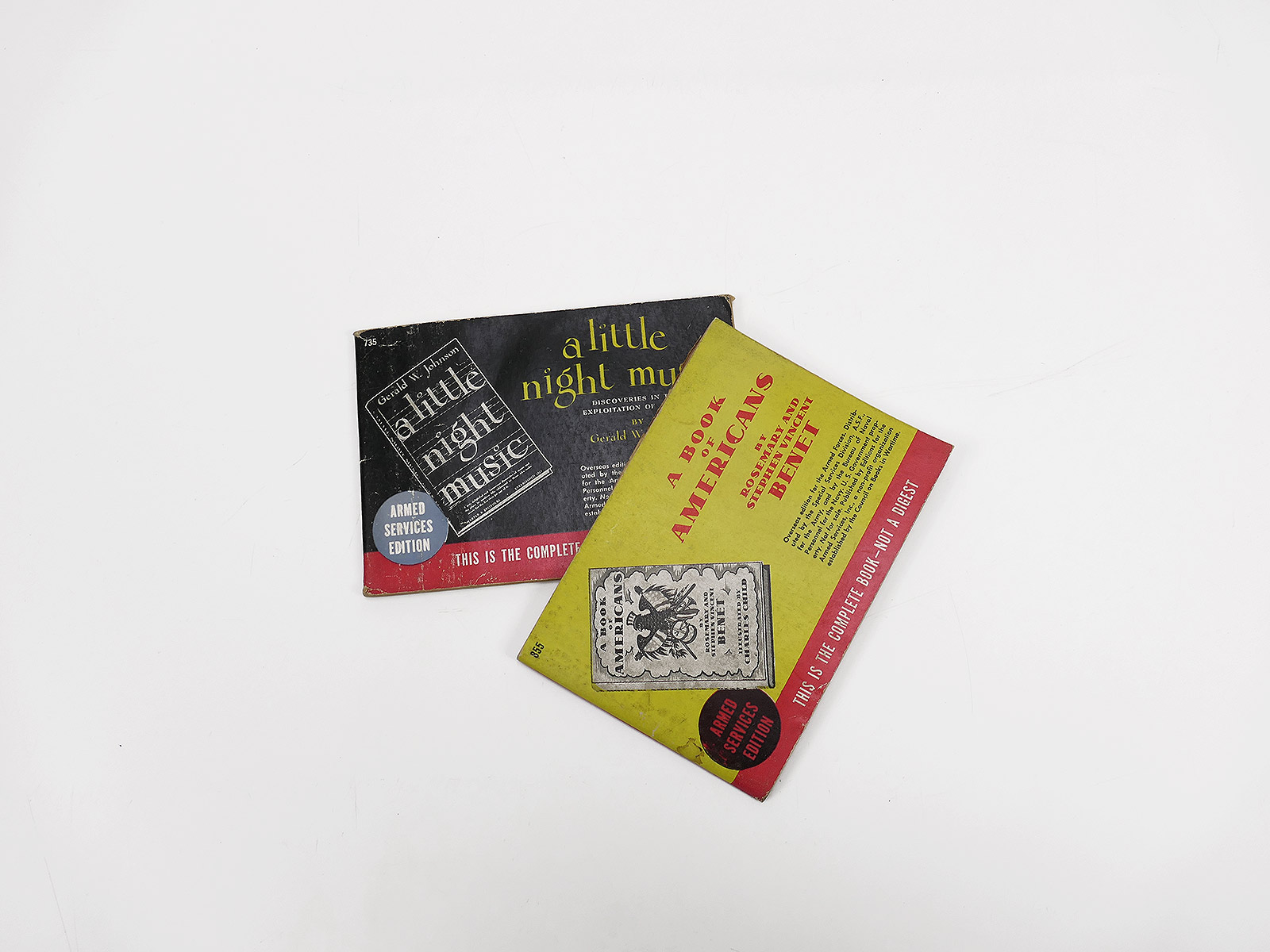 US ARMY 2 kleine Hefte / Booklets  Little Night Music / A Book of Americans 2.Weltkrieg COLLECTION BATTLE WORN