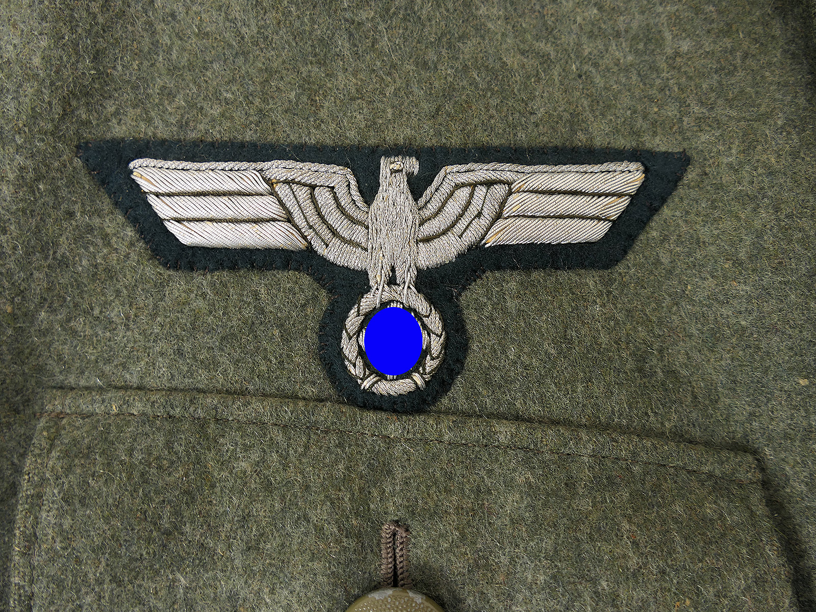 Original Wehrmacht Officer’s Field Jacket M36, Captain, Artillery, complete with breeches – COLLECTION