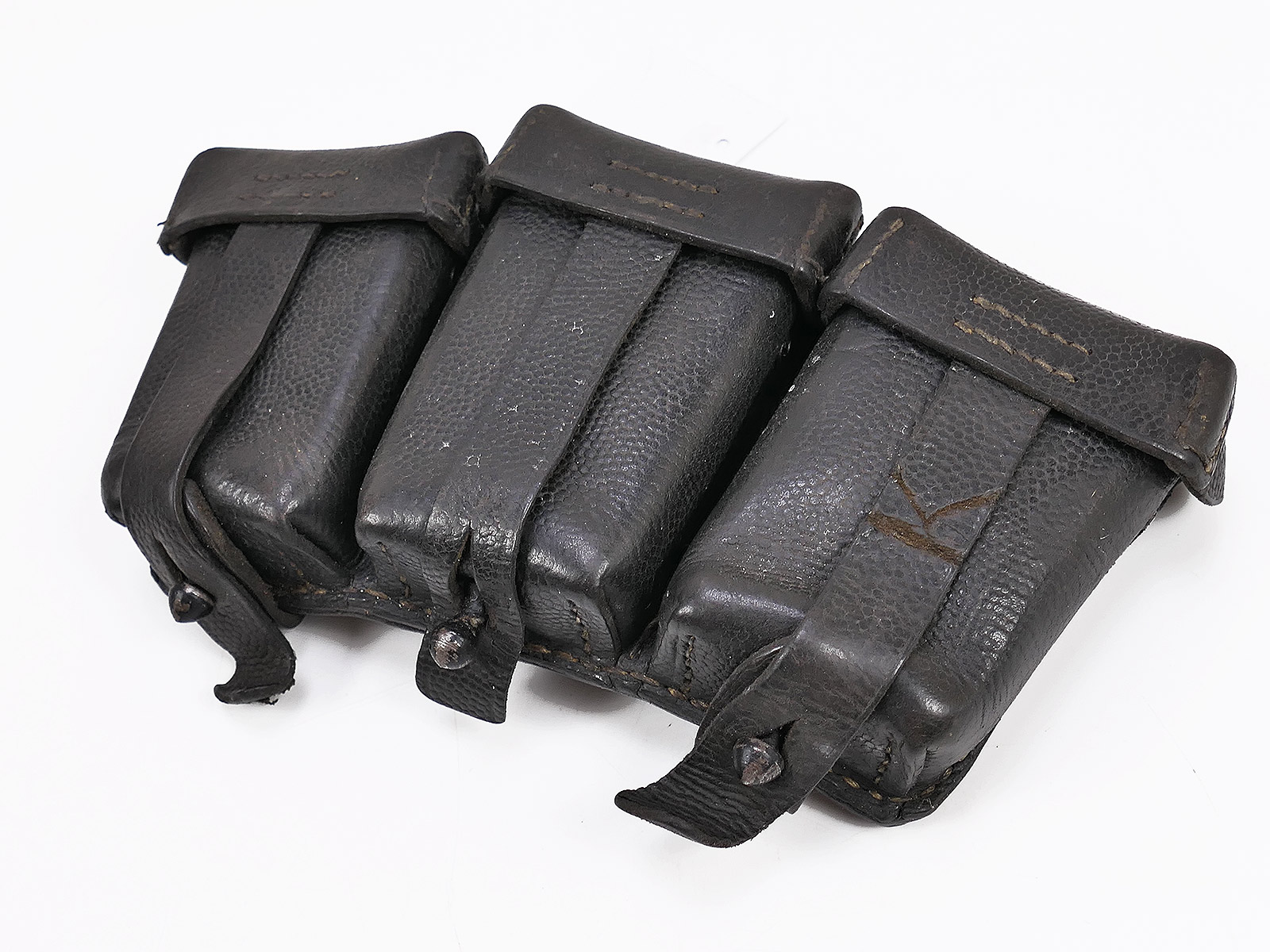 One-off item – Wehrmacht K98 3-round cartridge pouch, black, ORIGINAL, with manufacturer’s mark, 1942 COLLECTION