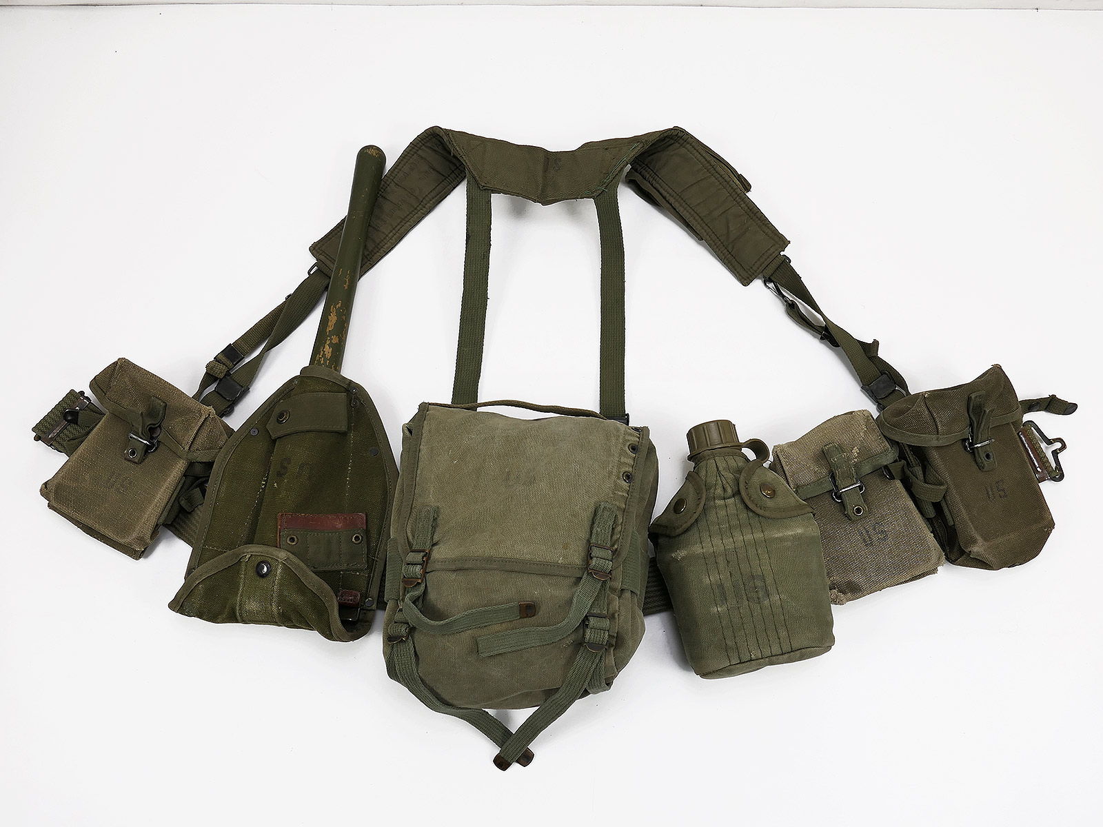 #BB/ US Army Vietnam Assault Pack M-1956 Pack - Pistol Belt Bags Pouches Buttpack Suspenders Folding Spades 
