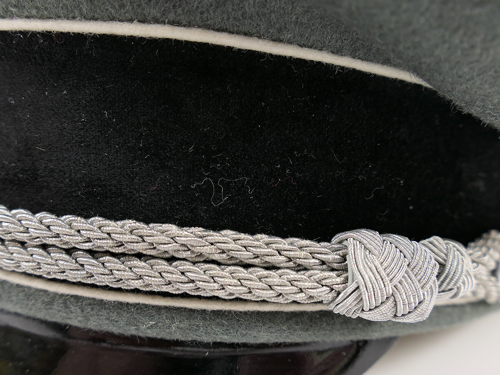Waffen SS peaked cap, officer’s, size 58 – top-quality museum-grade reproduction with metal detailing