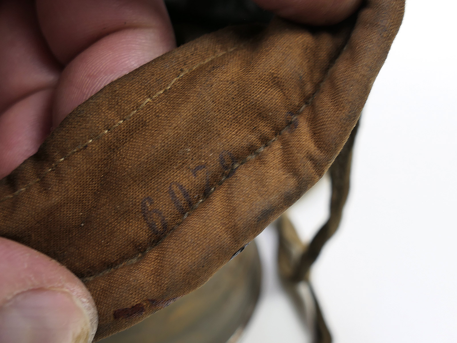 WK1 Original Leather Gas Mask M17 + Filter in Original Carry Case – COLLECTION BATTLE WORN