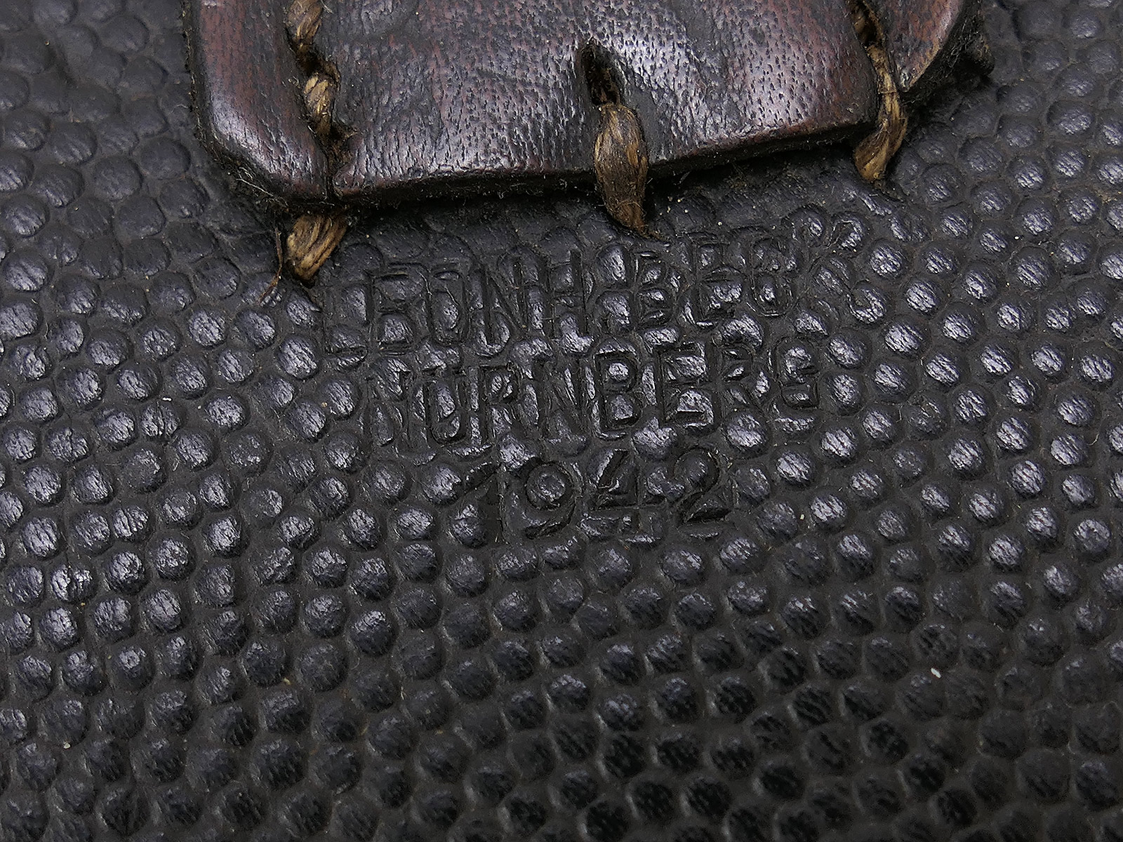 One-off item – Wehrmacht K98 3-round cartridge pouch, black, ORIGINAL, with manufacturer’s mark, 1942 COLLECTION