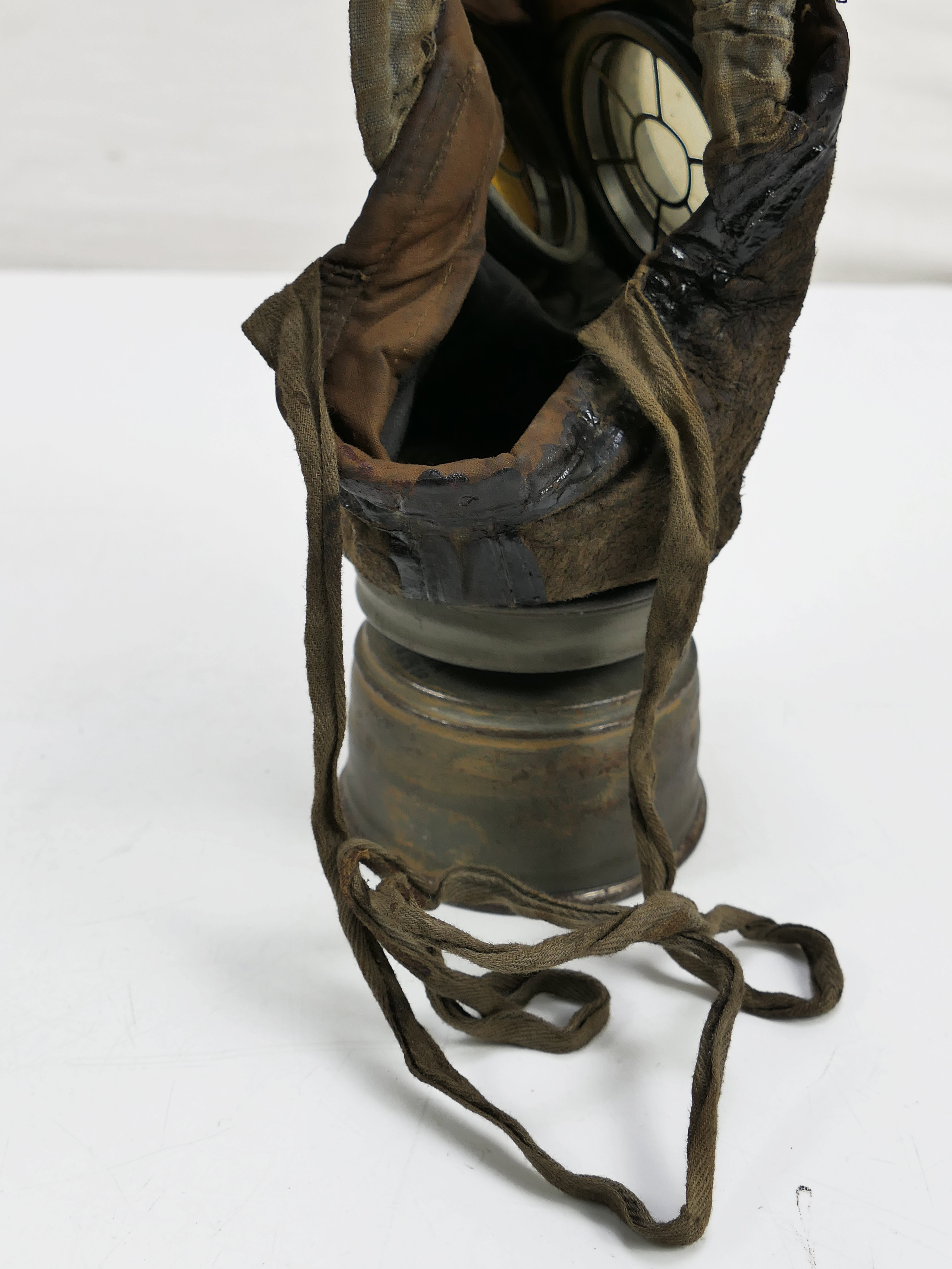 WK1 Original Leather Gas Mask M17 + Filter in Original Carry Case – COLLECTION BATTLE WORN