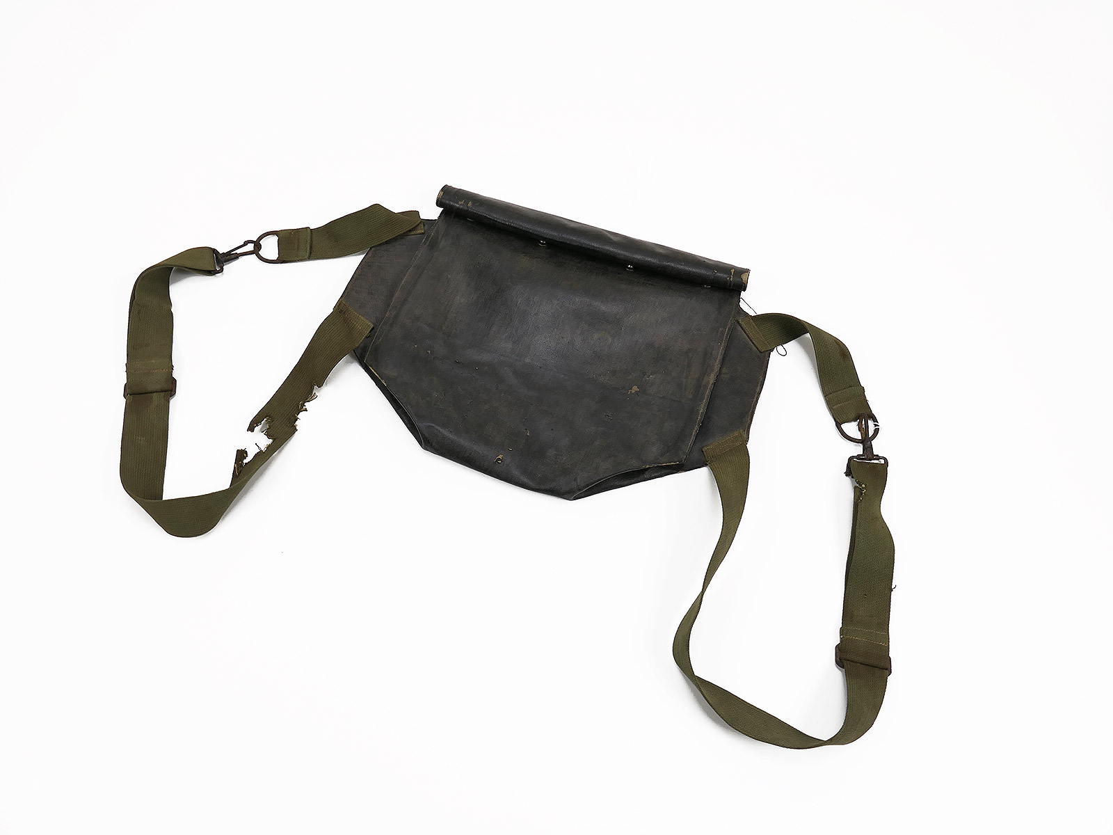Original US Army WW2 M7 Assault Gas Mask Rubber Bag – Gas Mask Pouch – D-Day Normandy – Battle-worn
