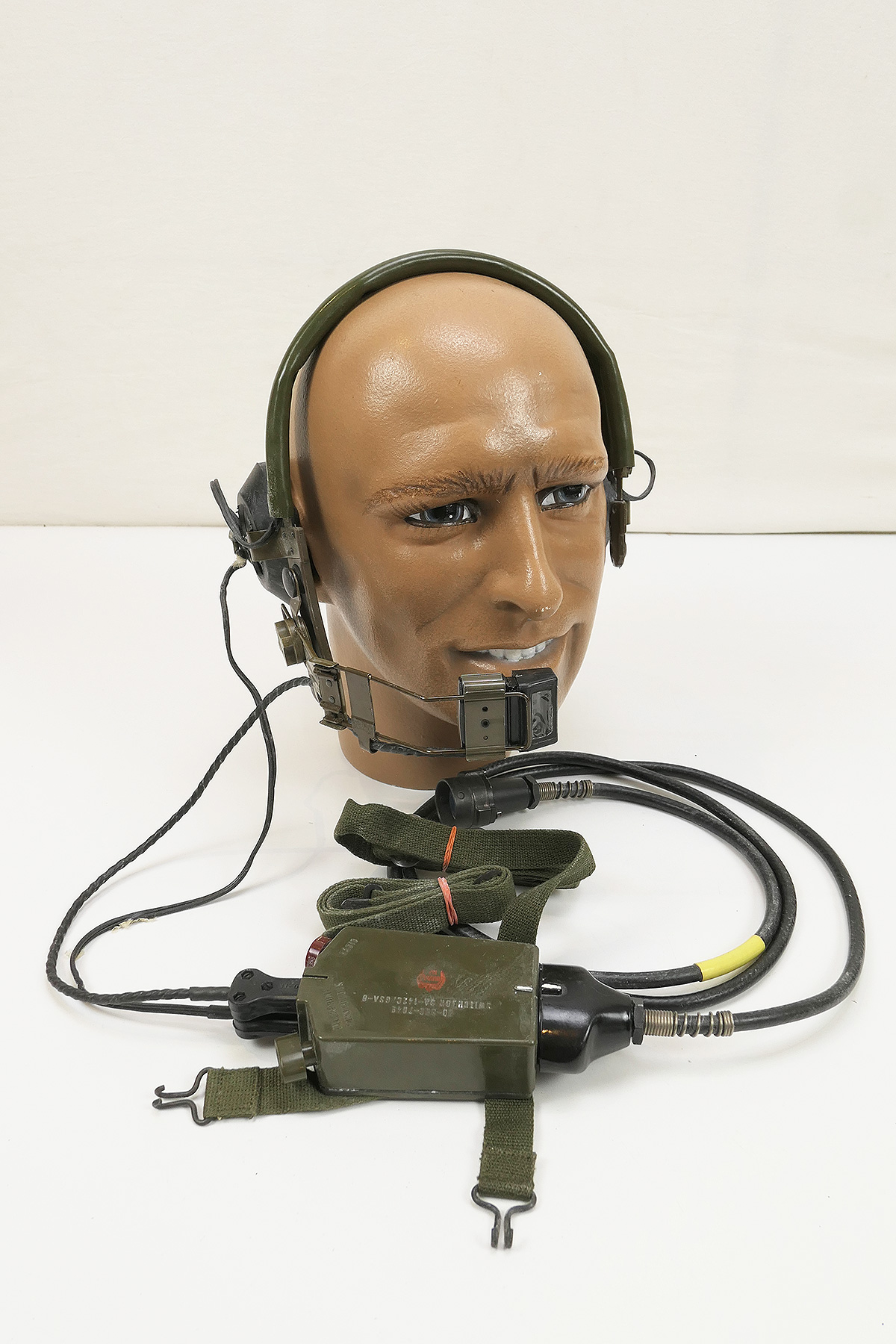 P1470063 #6 US Vintage Headset SA-142/GSA-6 Switchbox with headphones throat microphone chest set Vietnam