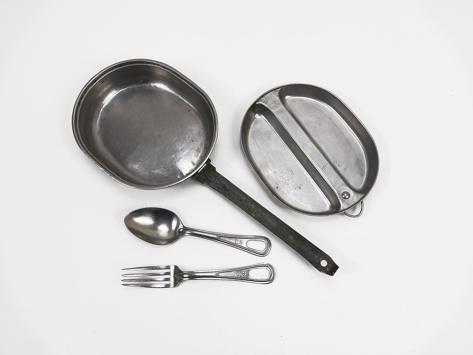 Original US Army WW2 Dinnerware Cookware Canteen 1944 + Cutlery Fork Spoon Collection BATTLE WORN