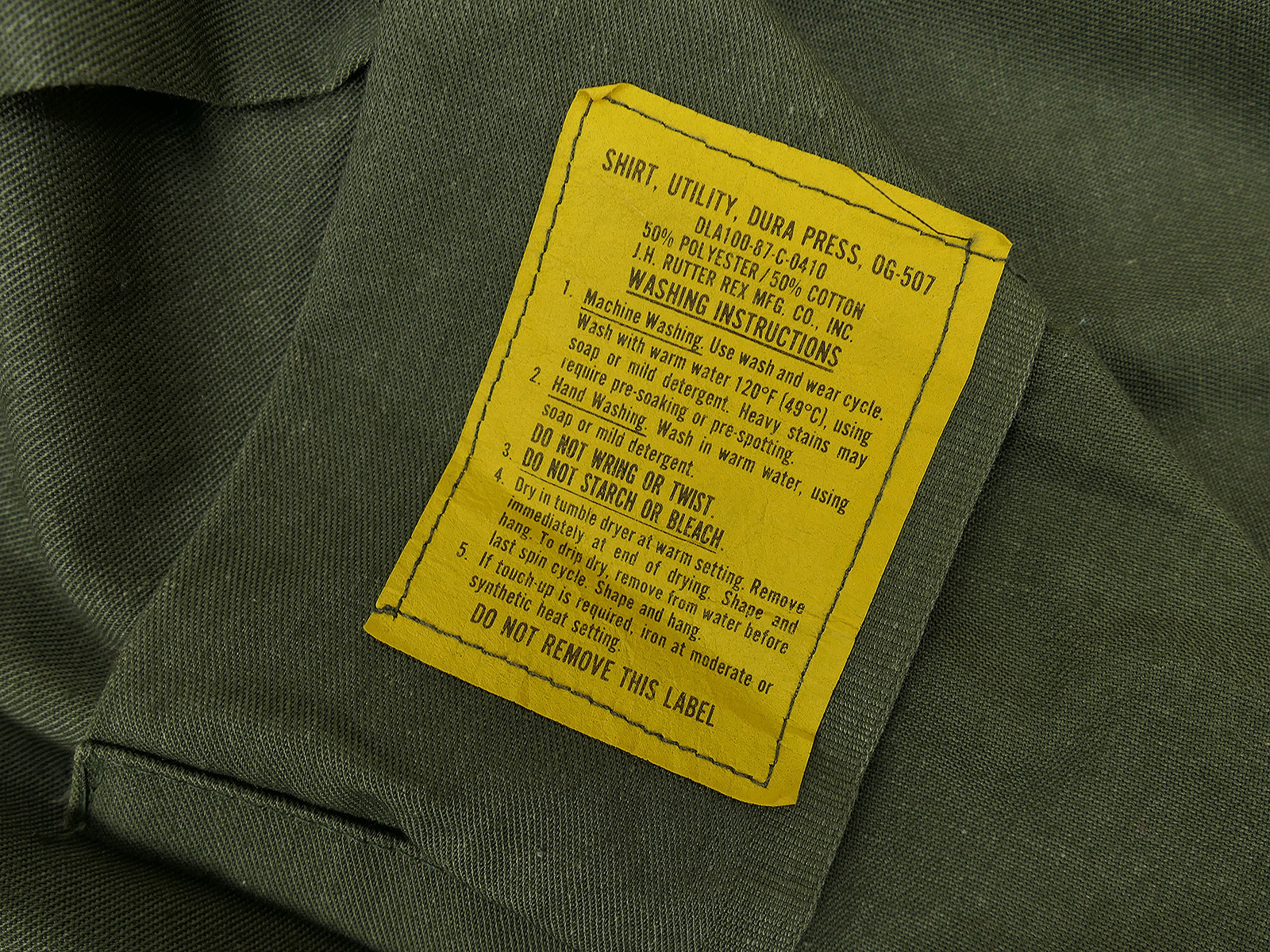 Lot comprising 16 US Army Utility Shirts (OG107) + 2 pairs of field trousers from the 1980s – MIXED