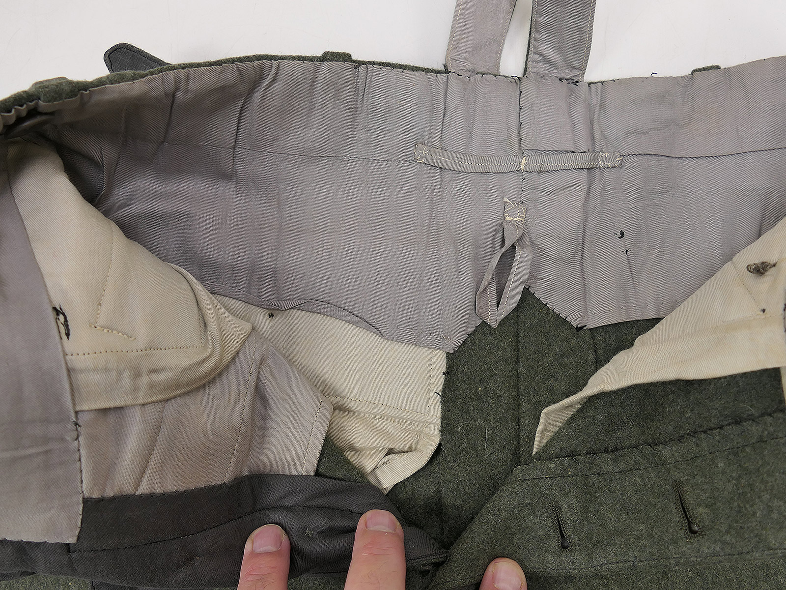 Original Wehrmacht Officer’s Field Jacket M36, Captain, Artillery, complete with breeches – COLLECTION