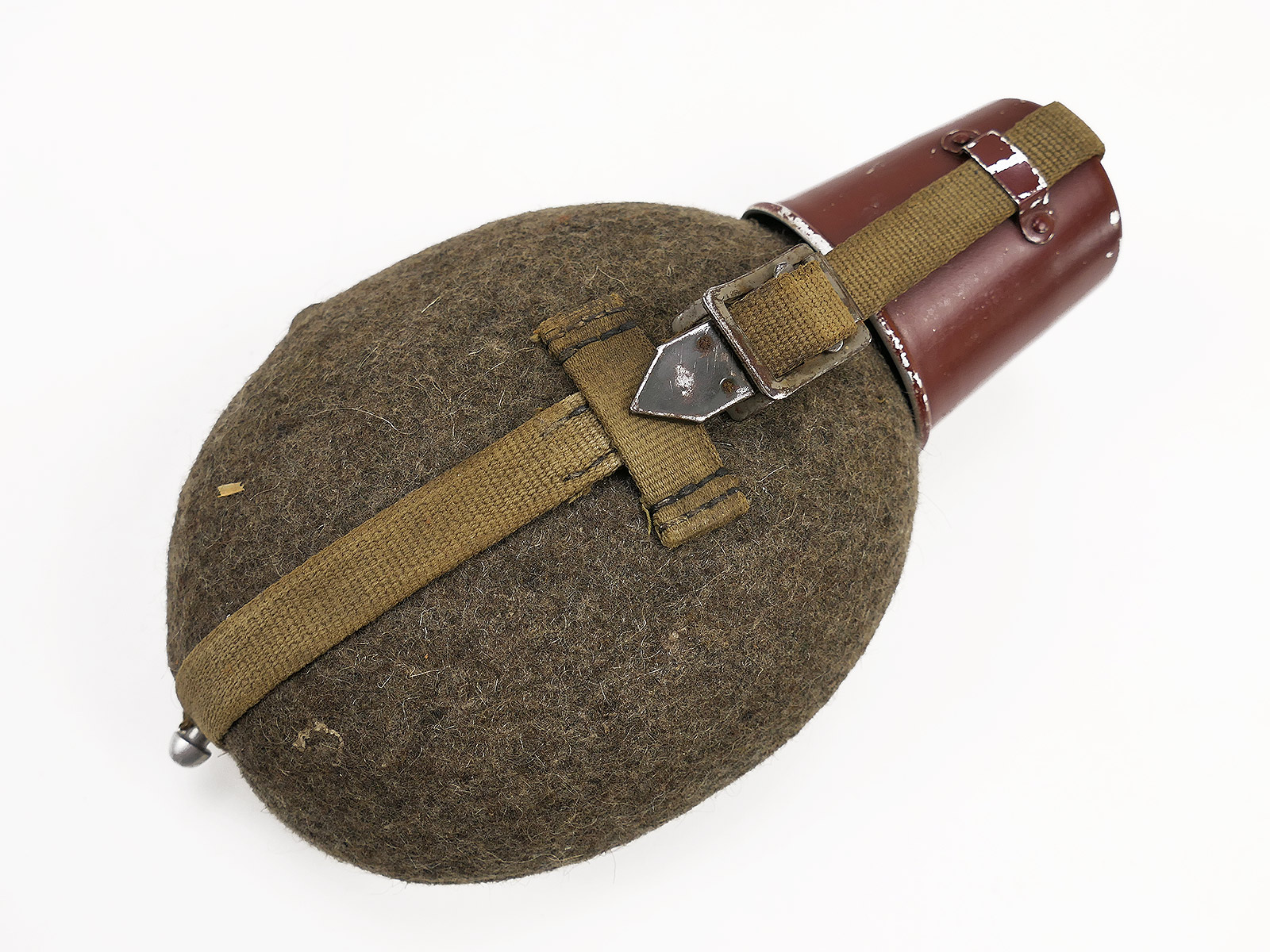 Wehrmacht late-war canteen with red cup and water bottle 