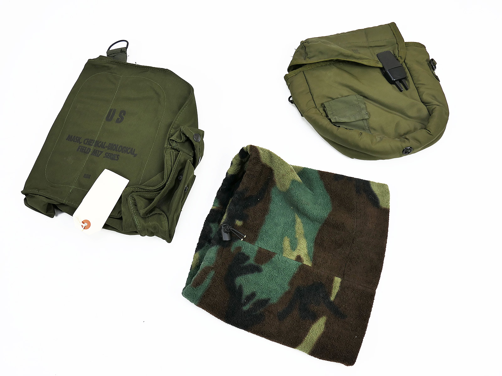 Flea market box, 15kg: Miliaria military assortment – US Army bags, spare parts, clothing, equipment, caps – VIEW