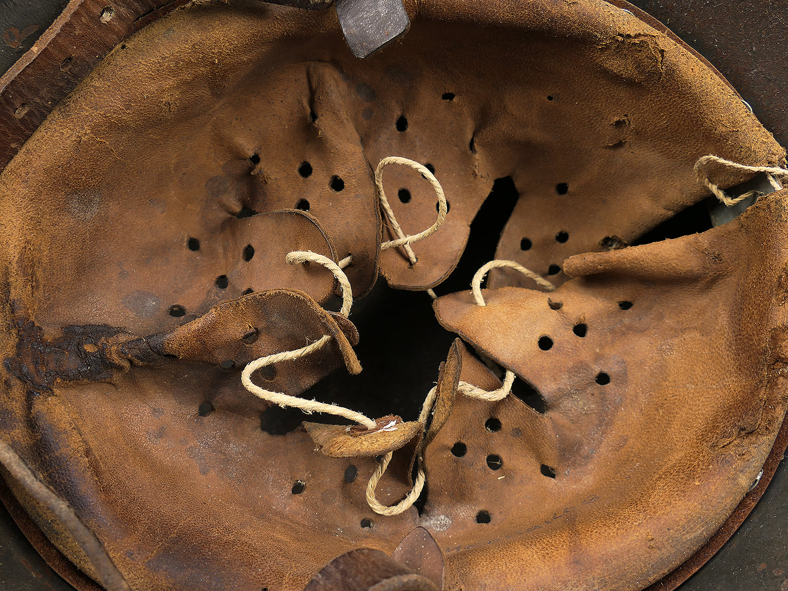 Wehrmacht SD M42 steel helmet with helmet lining and chin strap – ORIGINAL FIND FROM A BARN