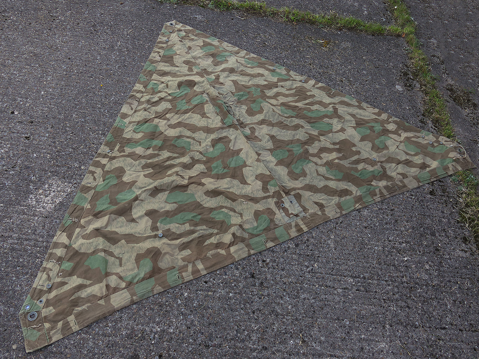 Original Wehrmacht M31 tent canvas, splinter camouflage, camouflage tent fabric, manufacturer’s mark: BATTLE WORN