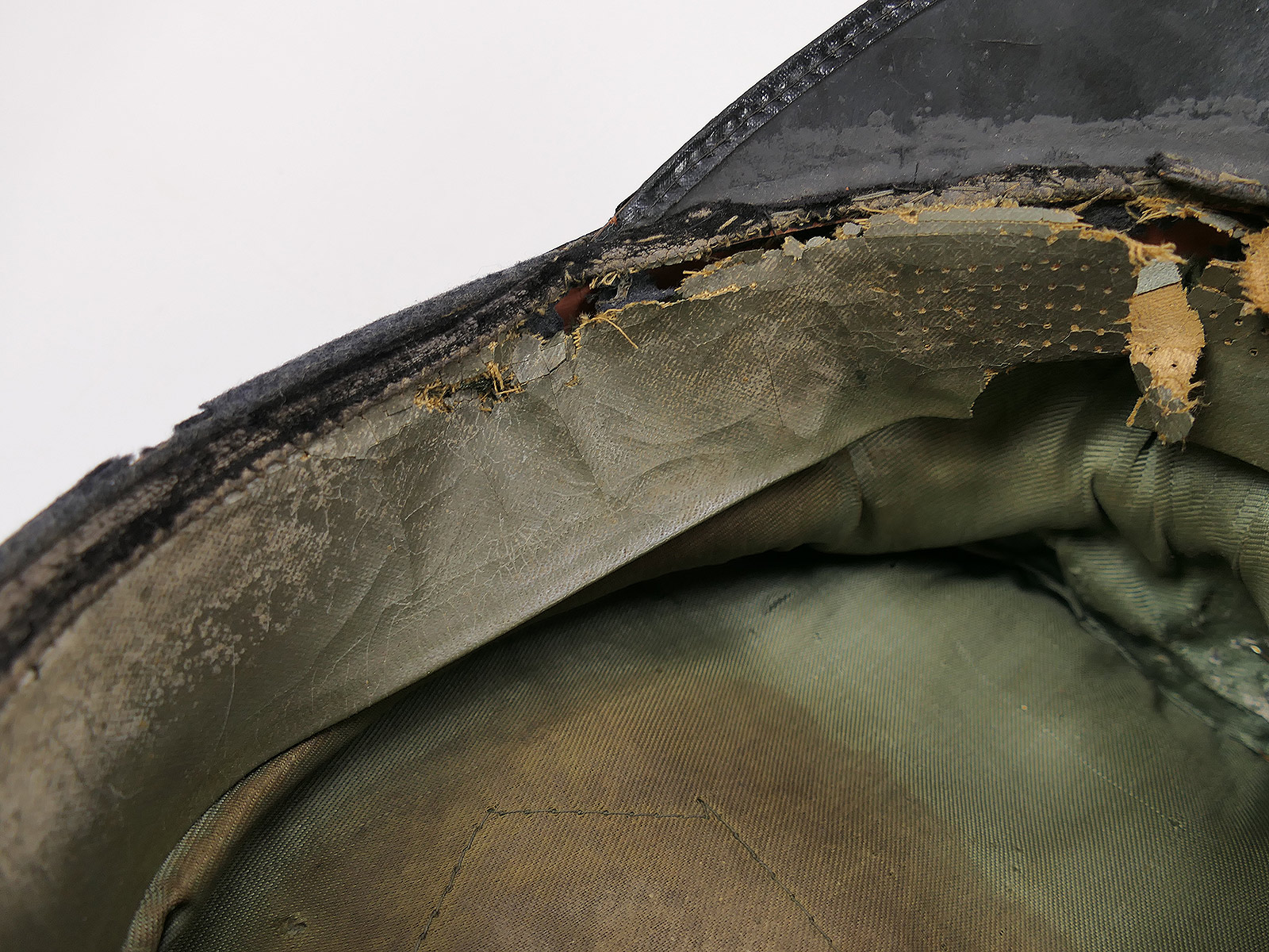 Original LUFTWAFFEN pilot’s cap, paratrooper style, fully decorated – COLLECTION