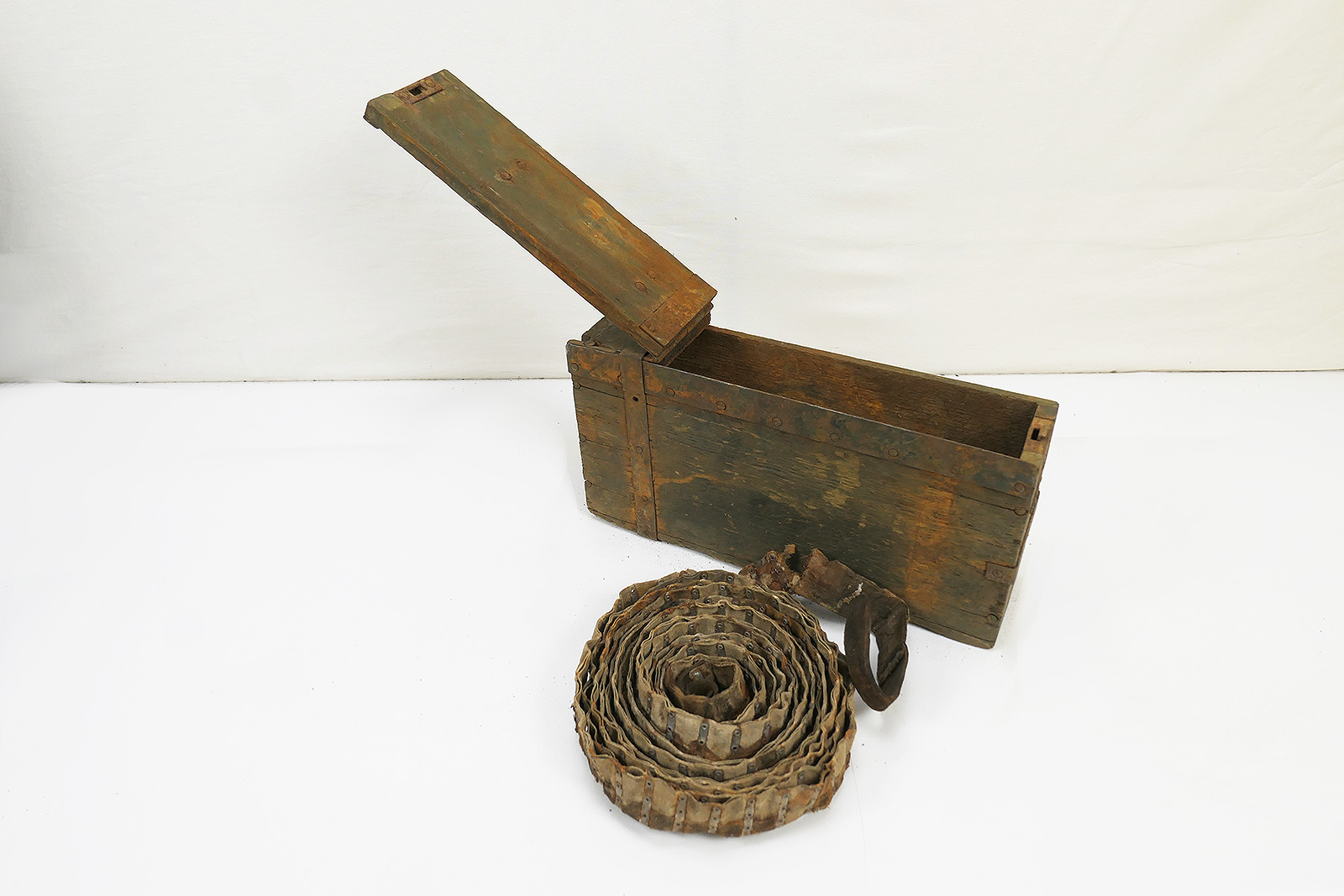 Blackless ammunition wooden box with ammunition belt fabric belt Reichswehr 1920-1930s