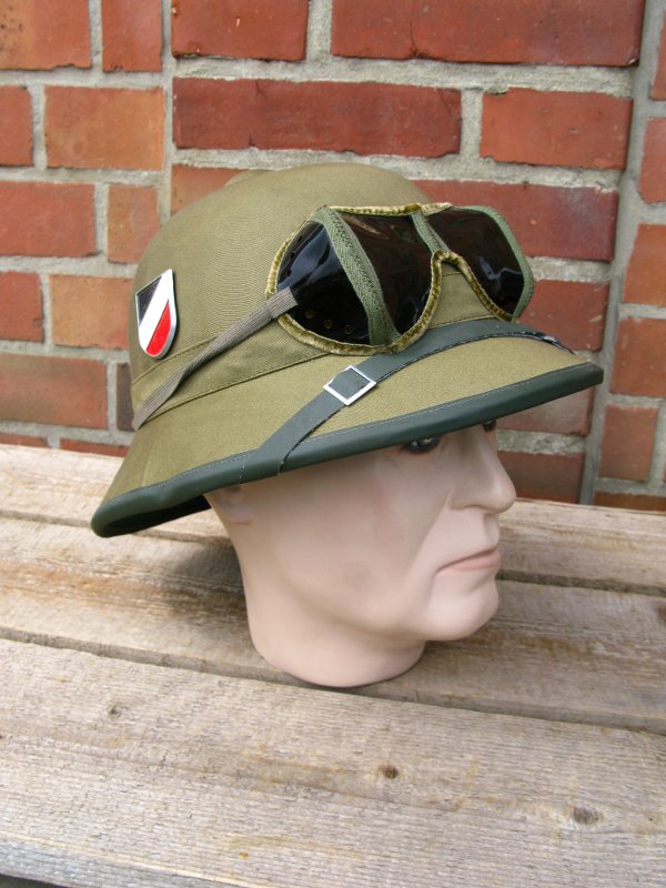 Pith helmet Afrikakorps Wehrmacht DAK with dust protection goggles