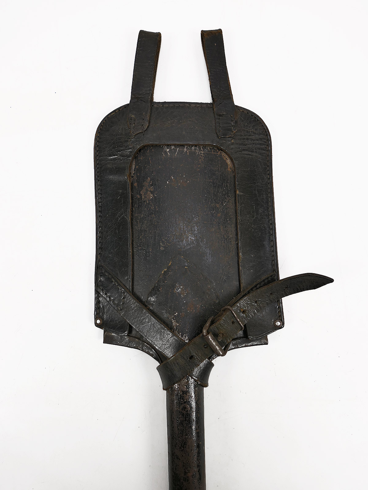 Antique infantry spade with hallmark, in a leather pouch / spade pouch – COLLECTION