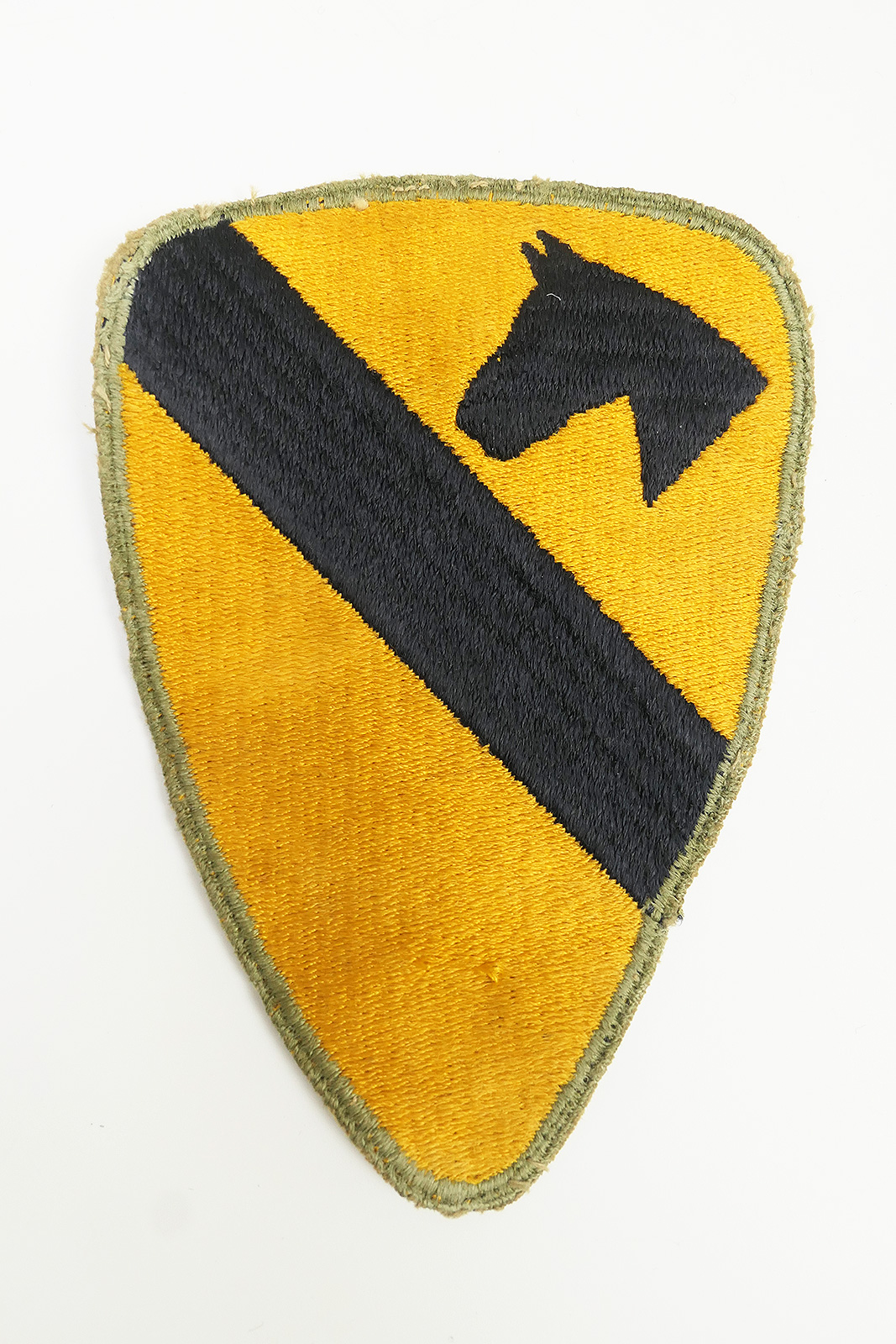 P1560173 WW2 US ARMY 1st Cavalry Division Patch Cut Edge