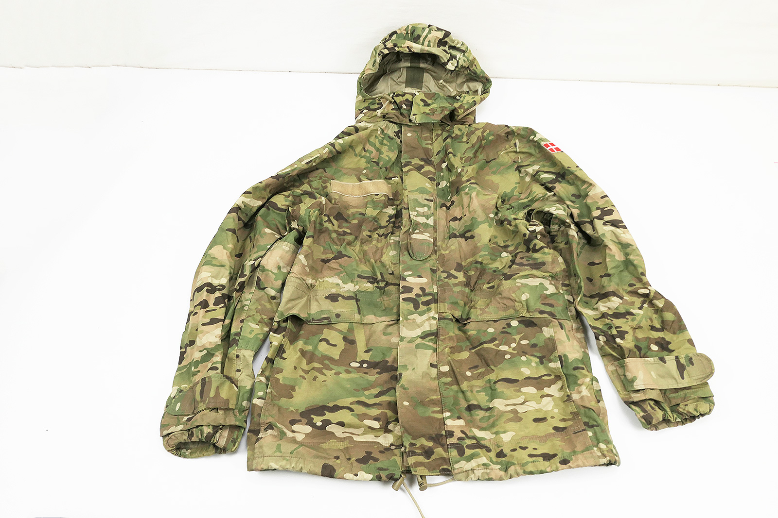 P1440357 Denmark Gore-tex waterproof jacket size S Multicam 2018